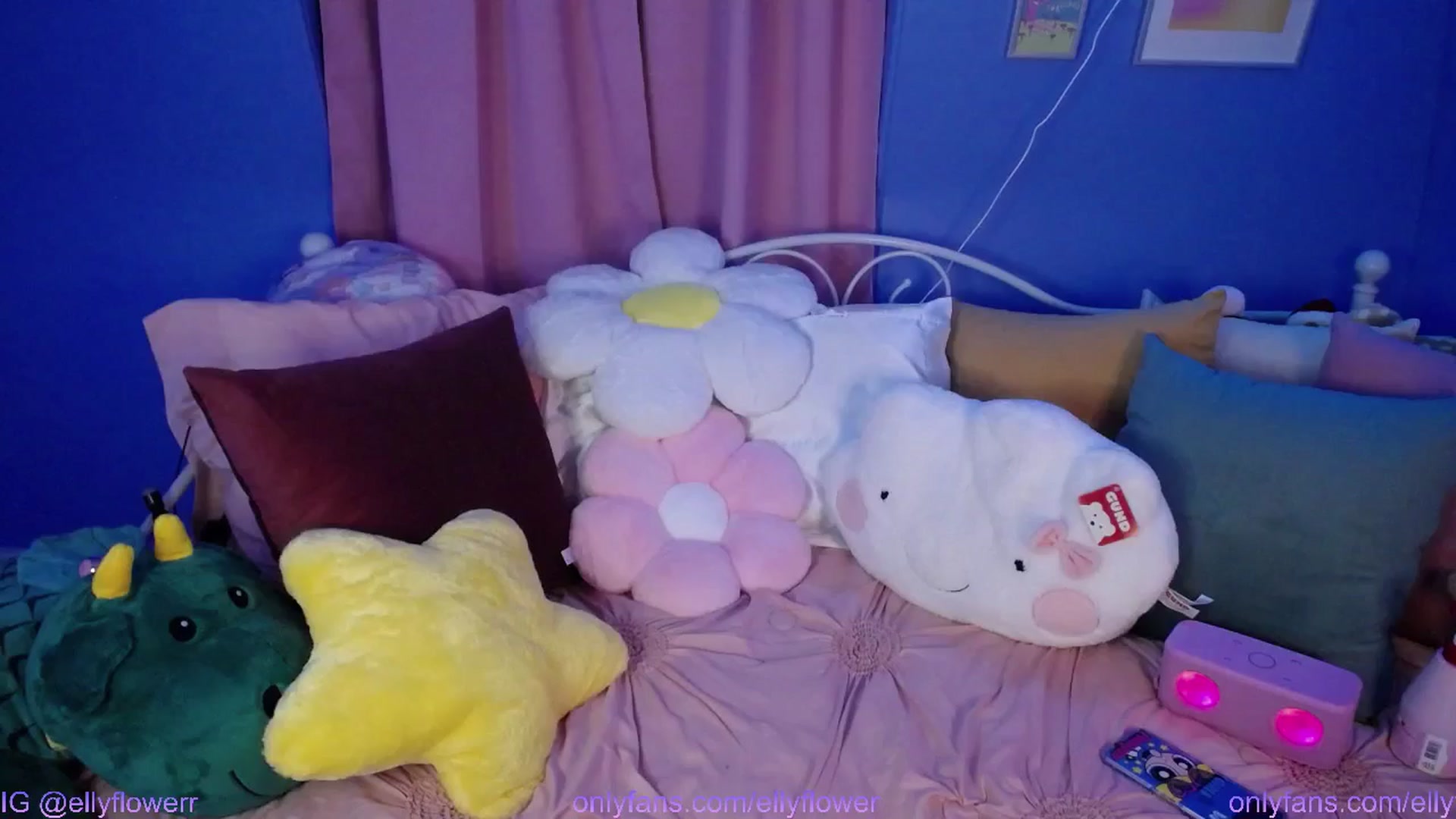 Gallery image thumbnail from Ellyflower's myfreecams stream on, 08/11/2024, 01:25 image 14 of 20