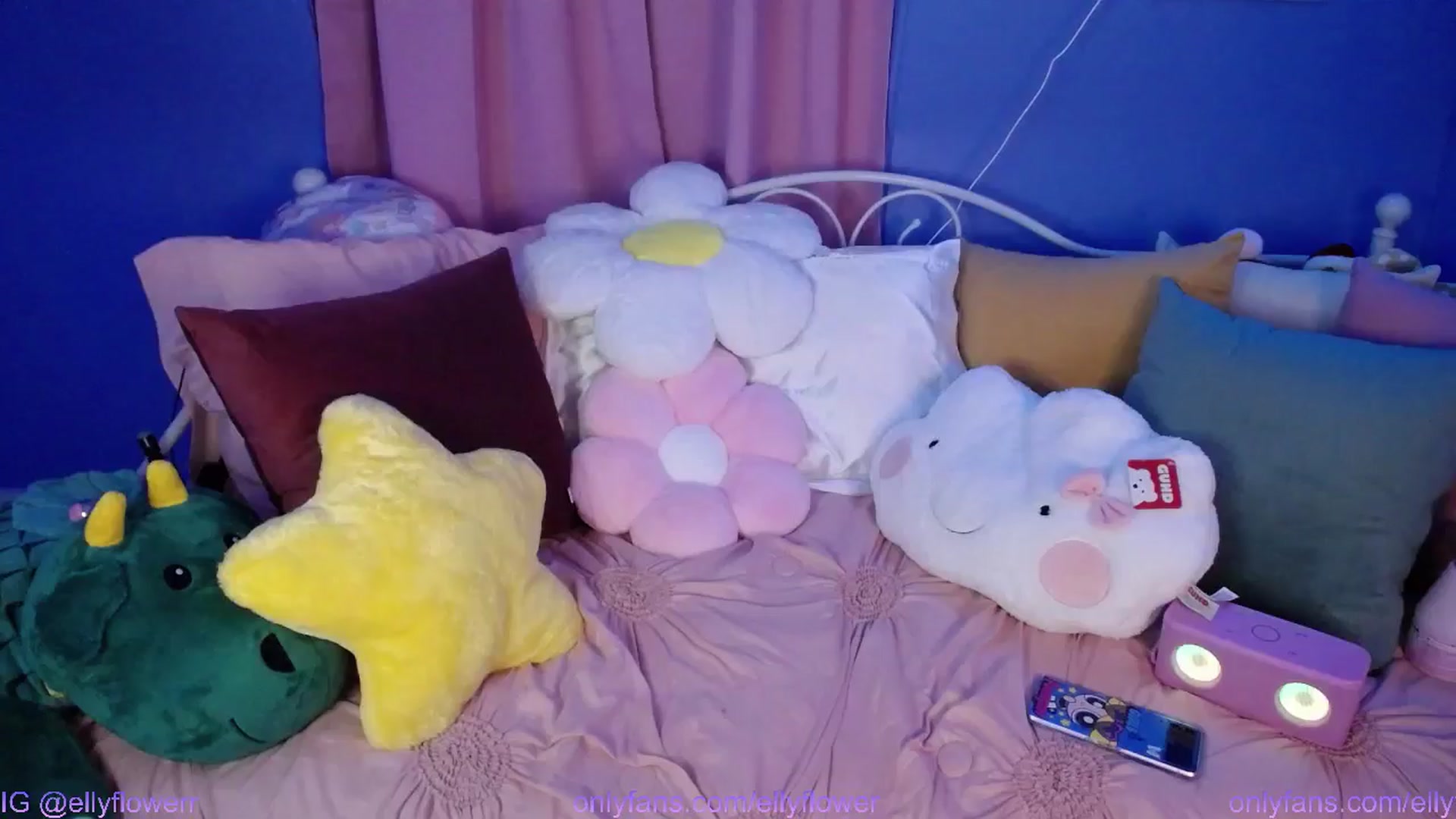 Gallery image thumbnail from Ellyflower's myfreecams stream on, 08/11/2024, 01:25 image 4 of 20