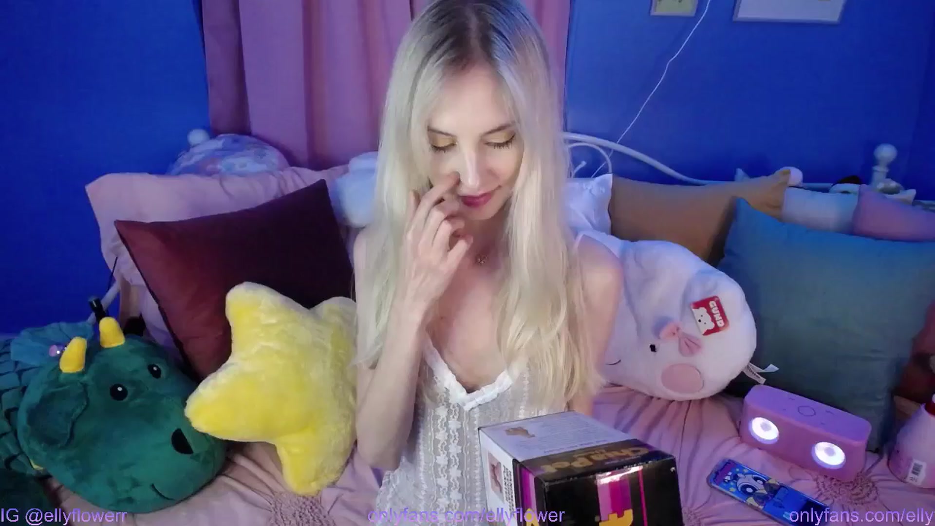 Gallery image thumbnail from Ellyflower's myfreecams stream on, 08/11/2024, 01:25 image 8 of 20