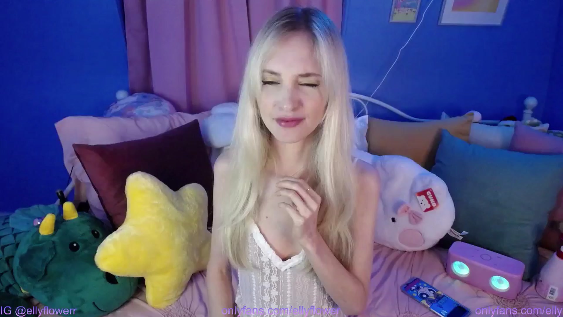Gallery image thumbnail from Ellyflower's myfreecams stream on, 08/11/2024, 01:25 image 15 of 20