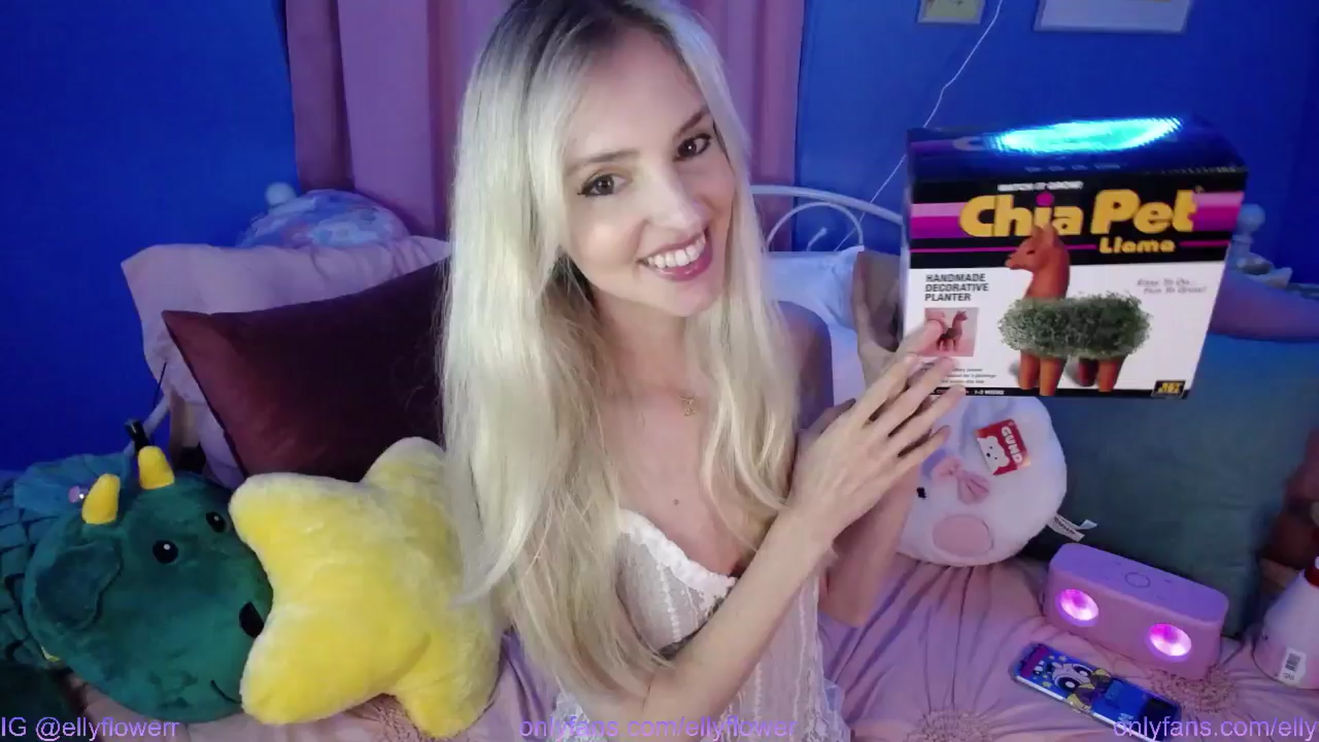 Gallery image thumbnail from Ellyflower's myfreecams stream on, 08/11/2024, 01:25 image 10 of 20
