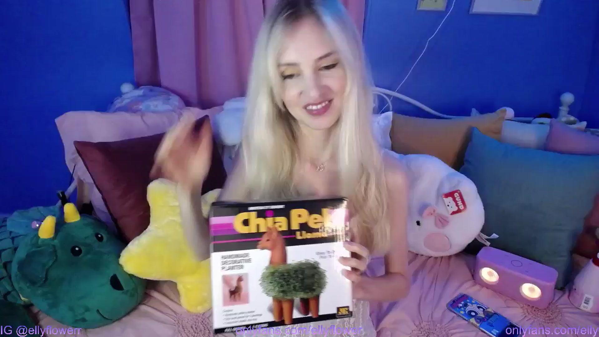 Gallery image thumbnail from Ellyflower's myfreecams stream on, 08/11/2024, 01:25 image 7 of 20