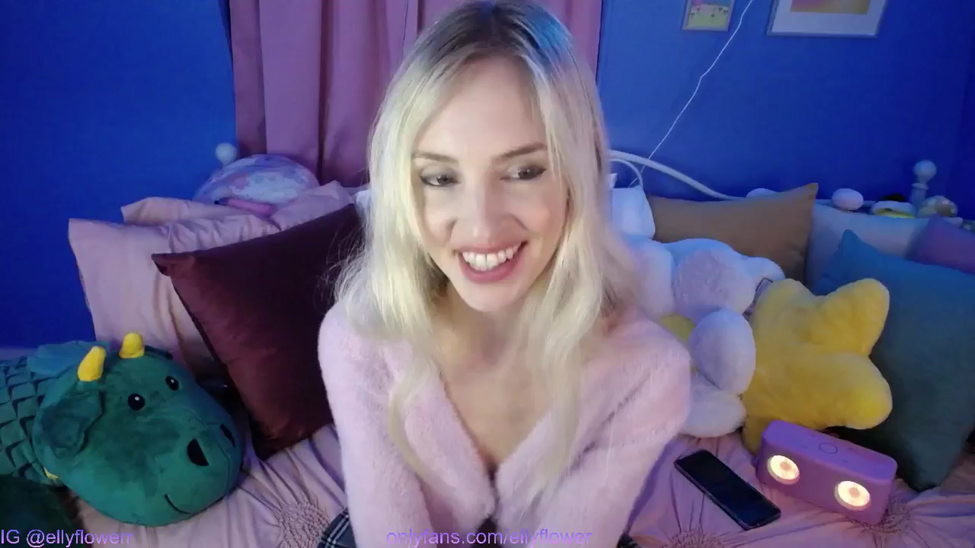 Gallery image thumbnail from Ellyflower's myfreecams stream on, 10/09/2024, 24:02 image 11 of 20