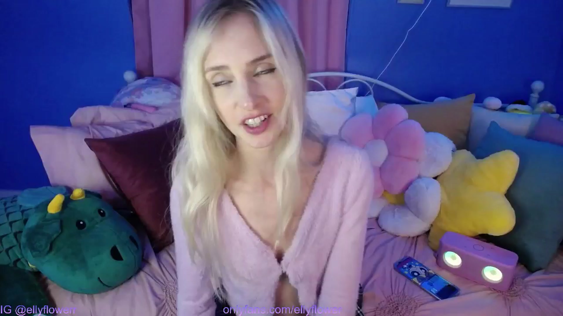 Gallery image thumbnail from Ellyflower's myfreecams stream on, 10/09/2024, 24:46 image 20 of 20