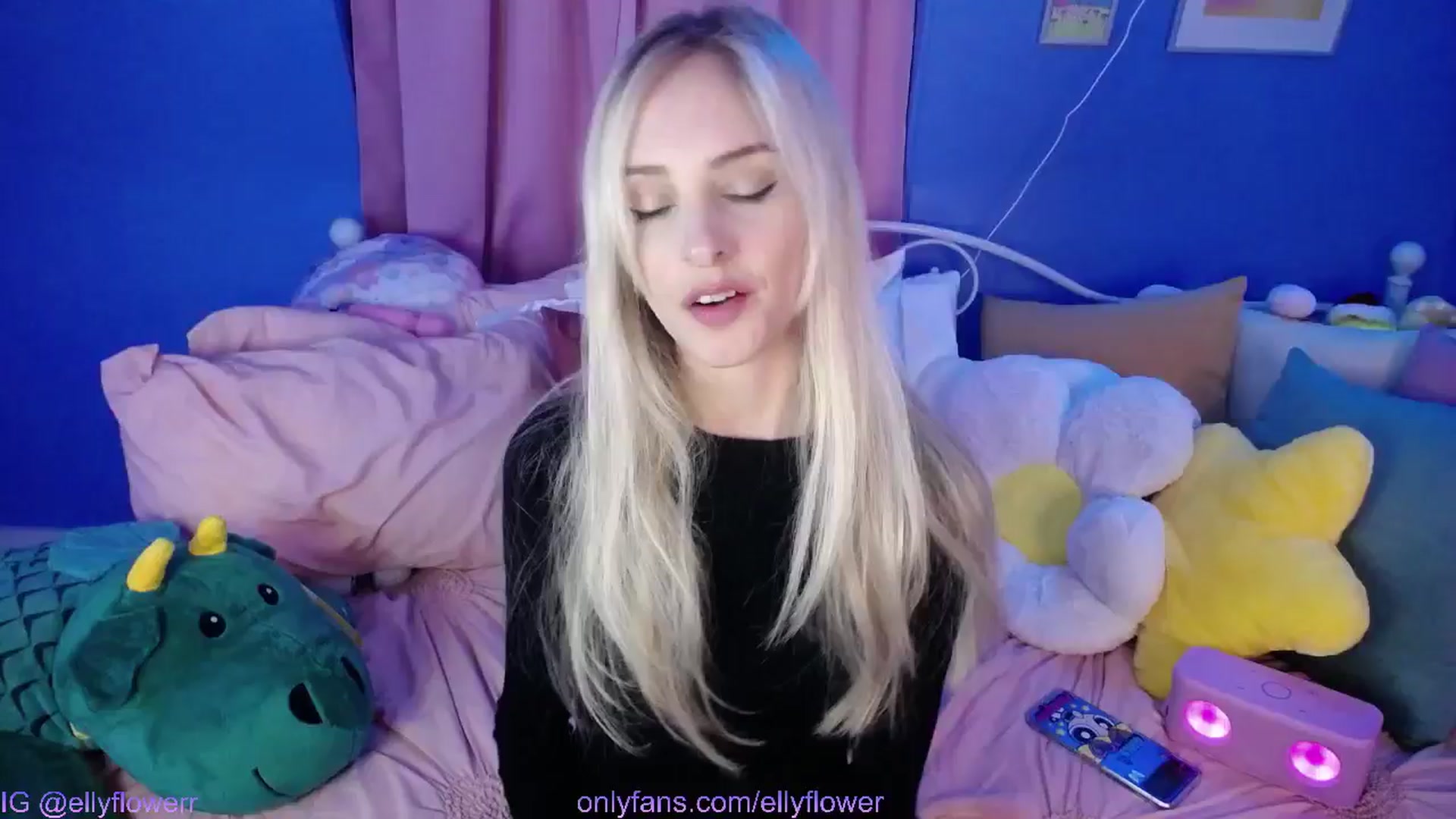 Gallery image thumbnail from Ellyflower's myfreecams stream on, 10/11/2024, 24:00 image 5 of 20