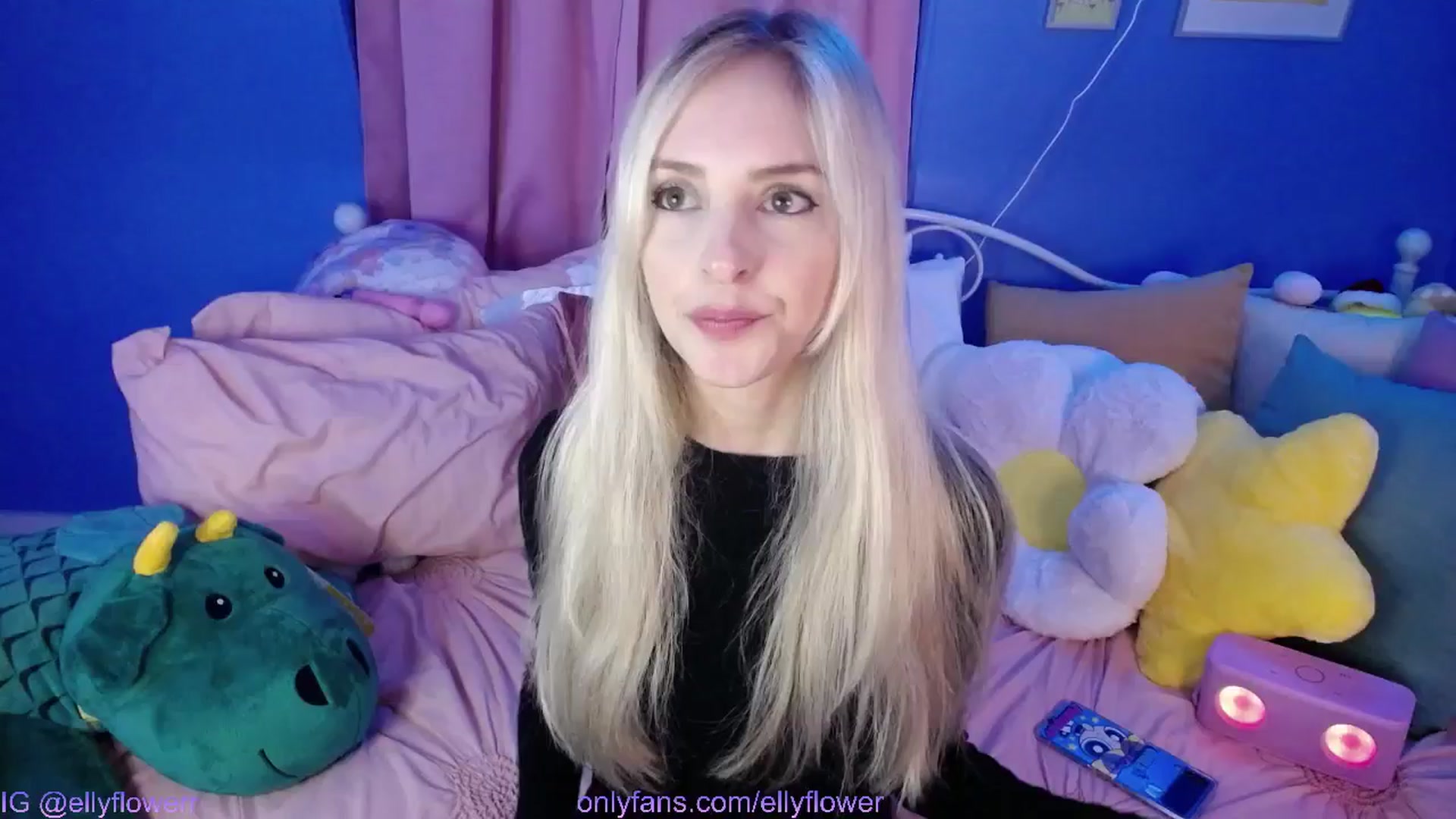 Gallery image thumbnail from Ellyflower's myfreecams stream on, 10/11/2024, 24:00 image 18 of 20