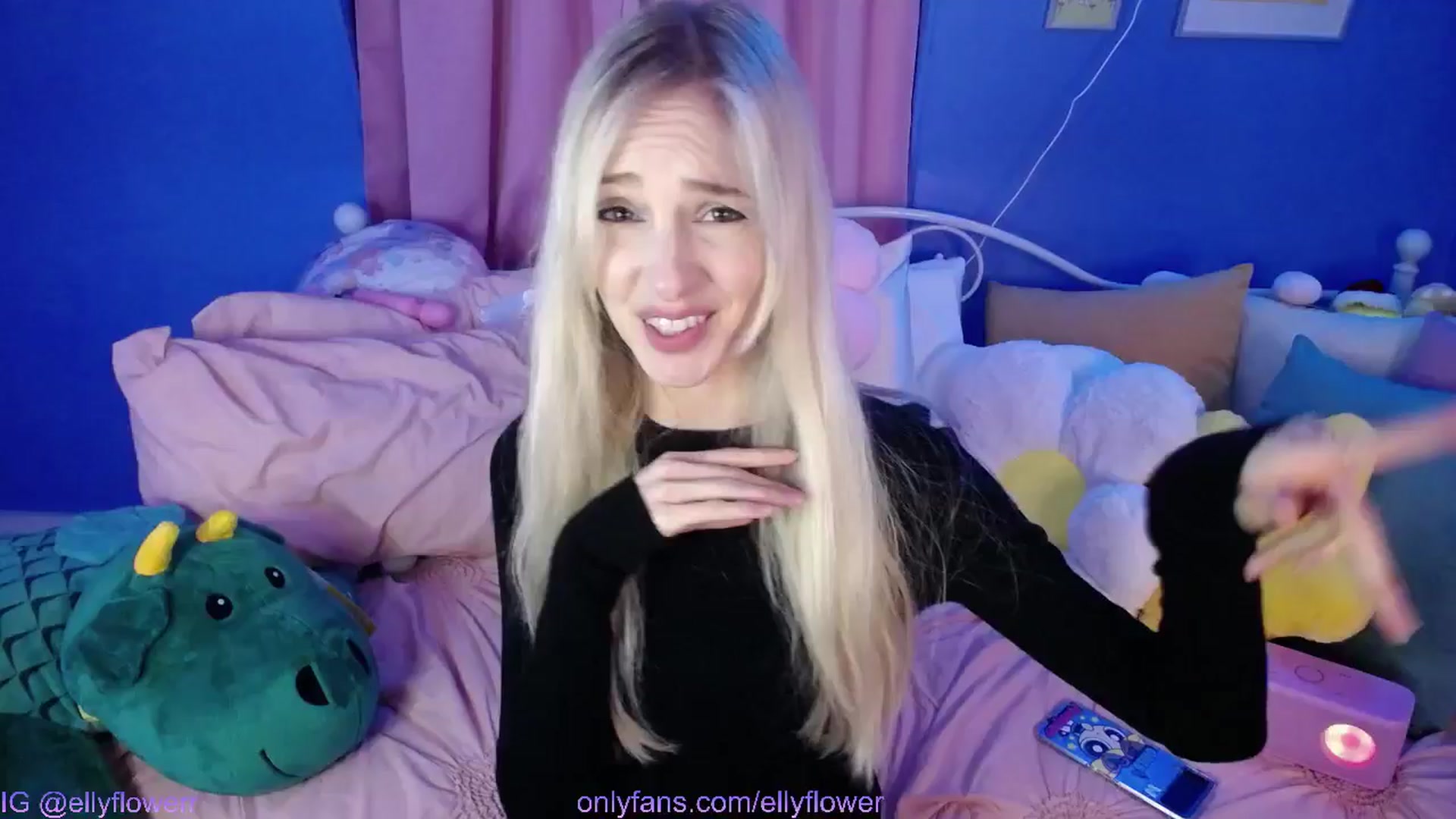 Gallery image thumbnail from Ellyflower's myfreecams stream on, 10/11/2024, 24:00 image 19 of 20
