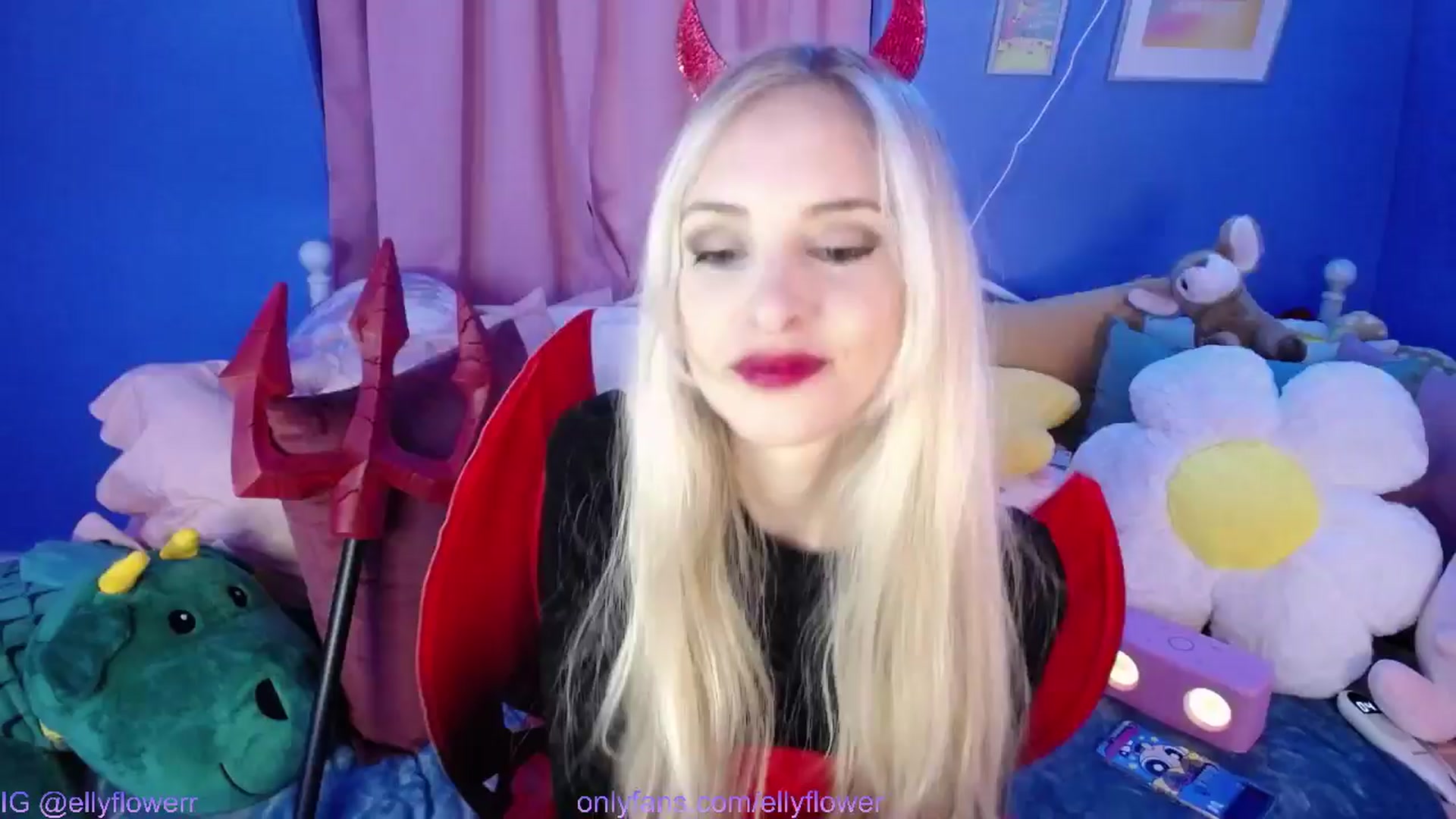 Gallery image thumbnail from Ellyflower's myfreecams stream on, 10/31/2024, 24:00 image 16 of 20
