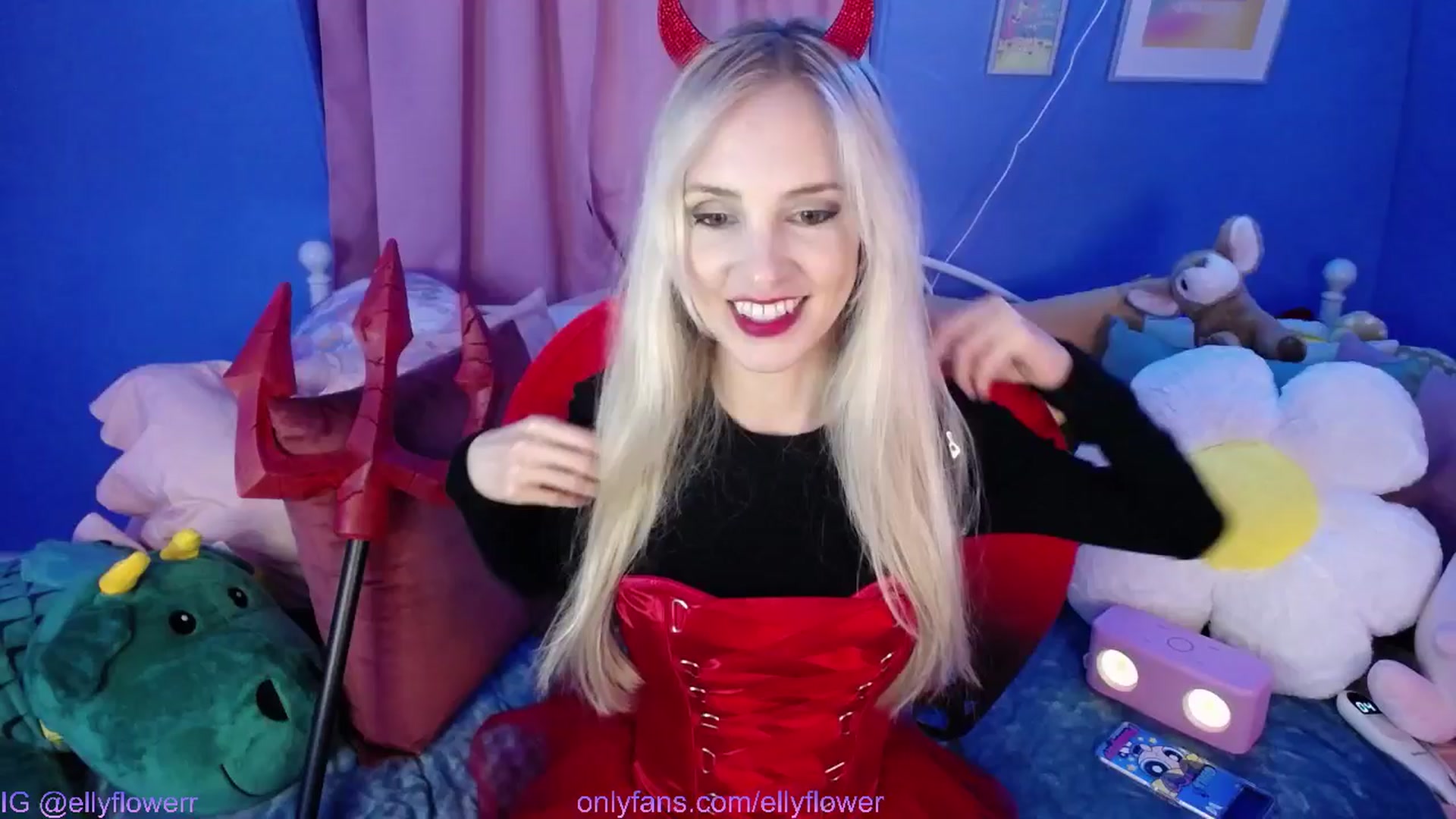 Gallery image thumbnail from Ellyflower's myfreecams stream on, 10/31/2024, 24:00 image 18 of 20