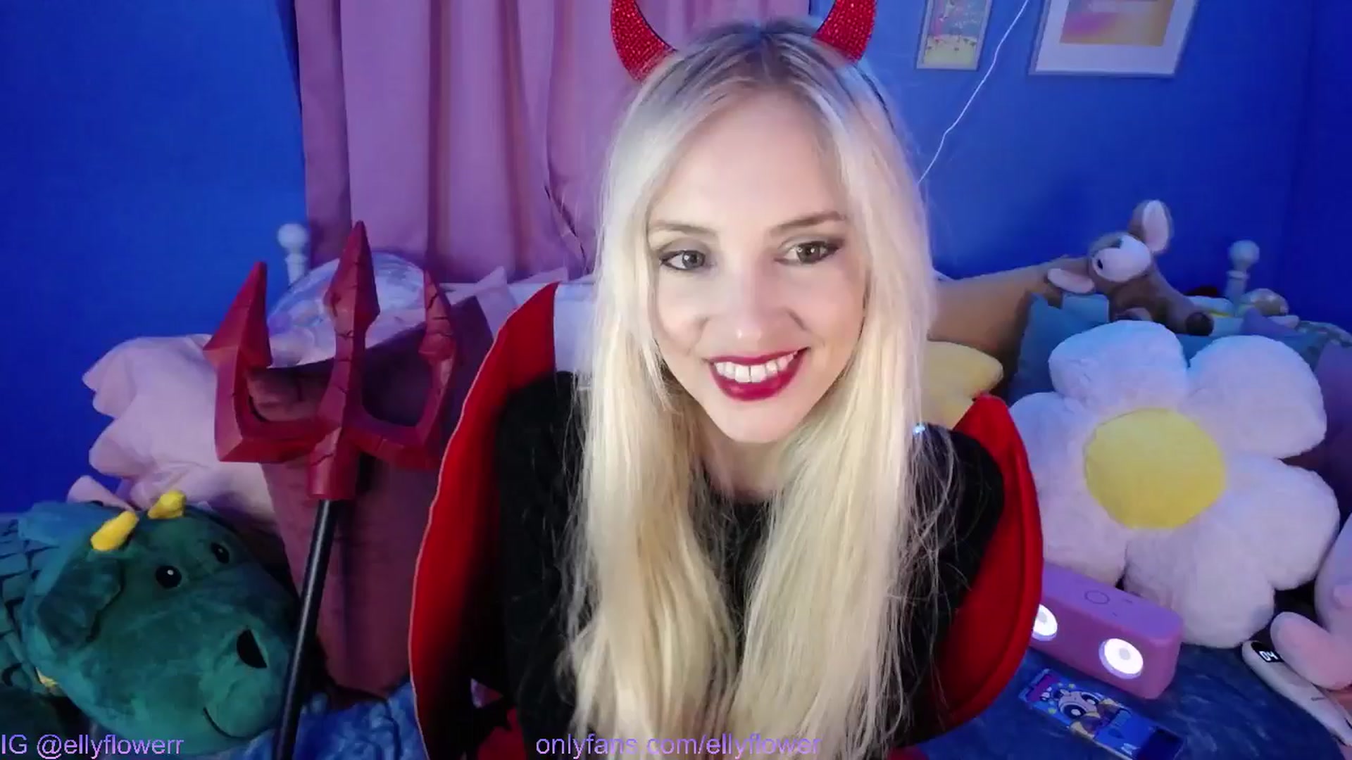 Gallery image thumbnail from Ellyflower's myfreecams stream on, 10/31/2024, 24:00 image 17 of 20