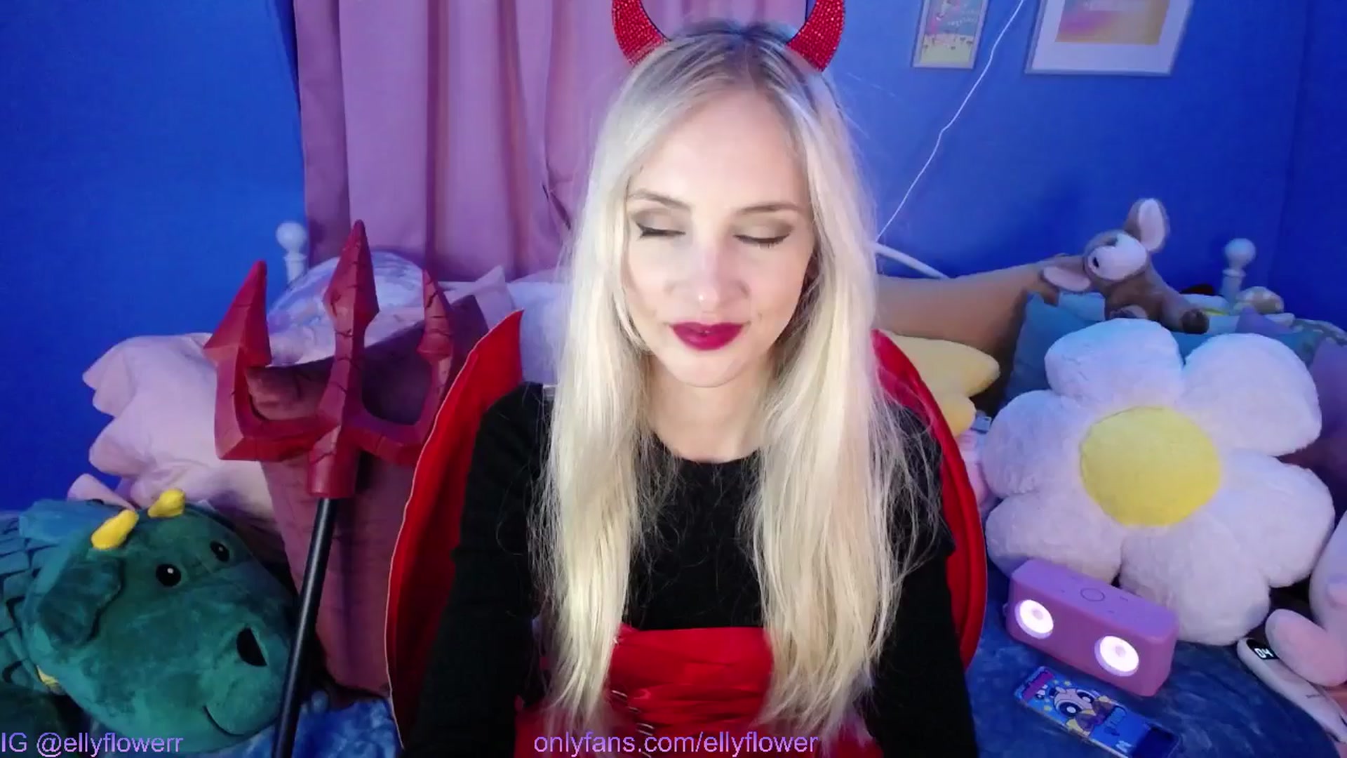 Gallery image thumbnail from Ellyflower's myfreecams stream on, 10/31/2024, 24:00 image 19 of 20