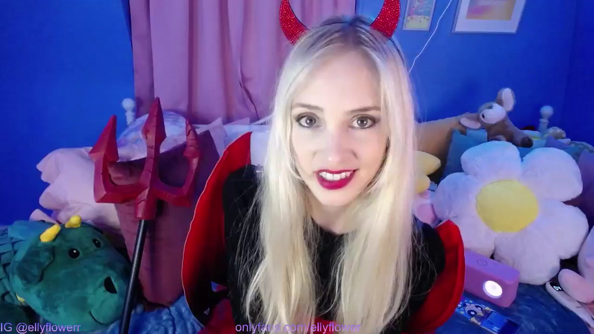 Gallery image thumbnail from Ellyflower's myfreecams stream on, 10/31/2024, 24:00 image 15 of 20
