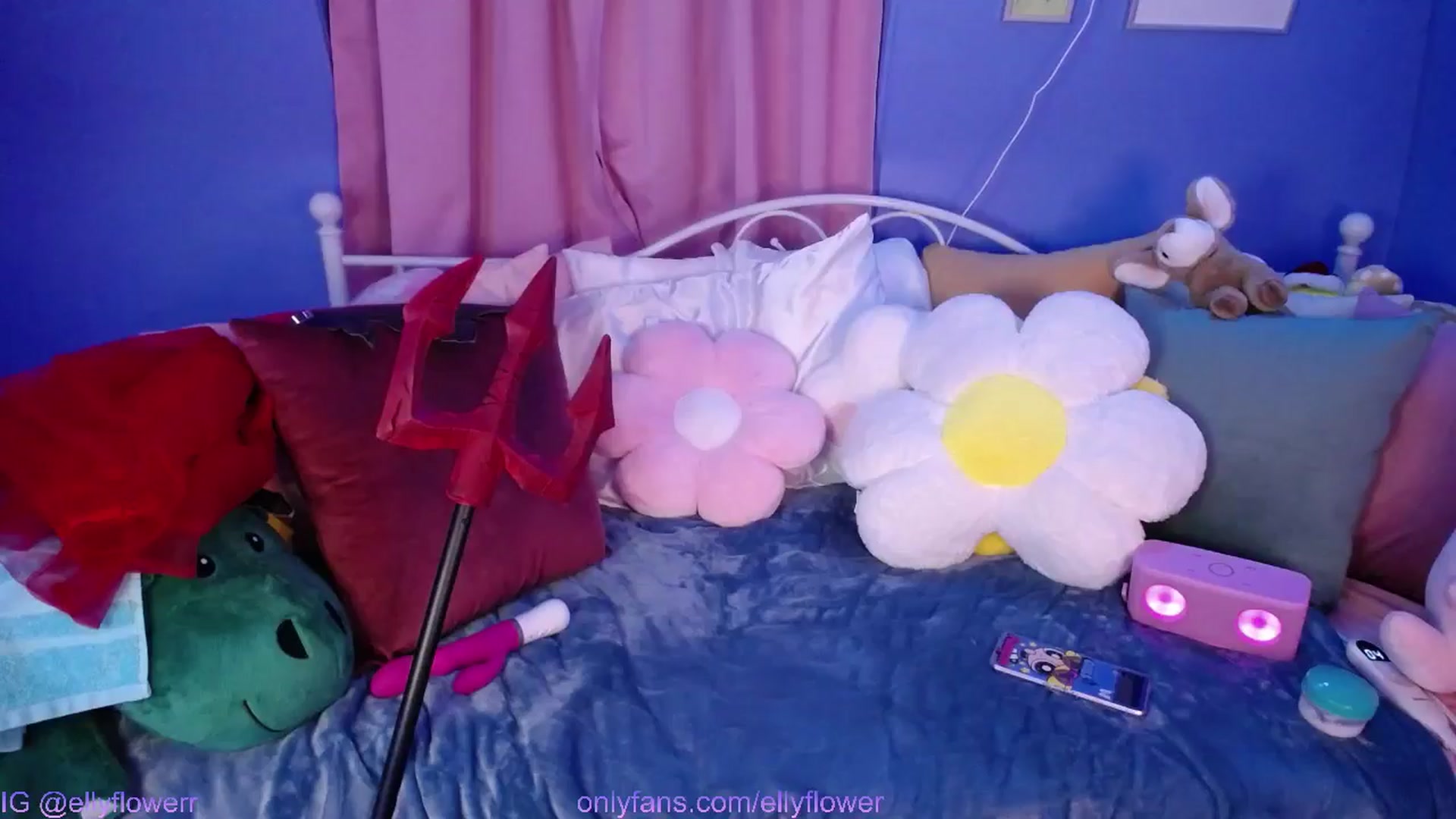 Gallery image thumbnail from Ellyflower's myfreecams stream on, 10/31/2024, 02:09 image 20 of 20