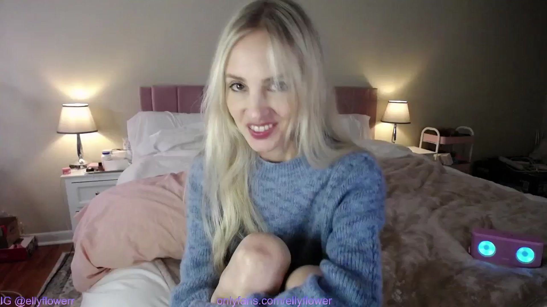 Gallery image thumbnail from Ellyflower's myfreecams stream on, 12/08/2024, 02:48 image 15 of 20