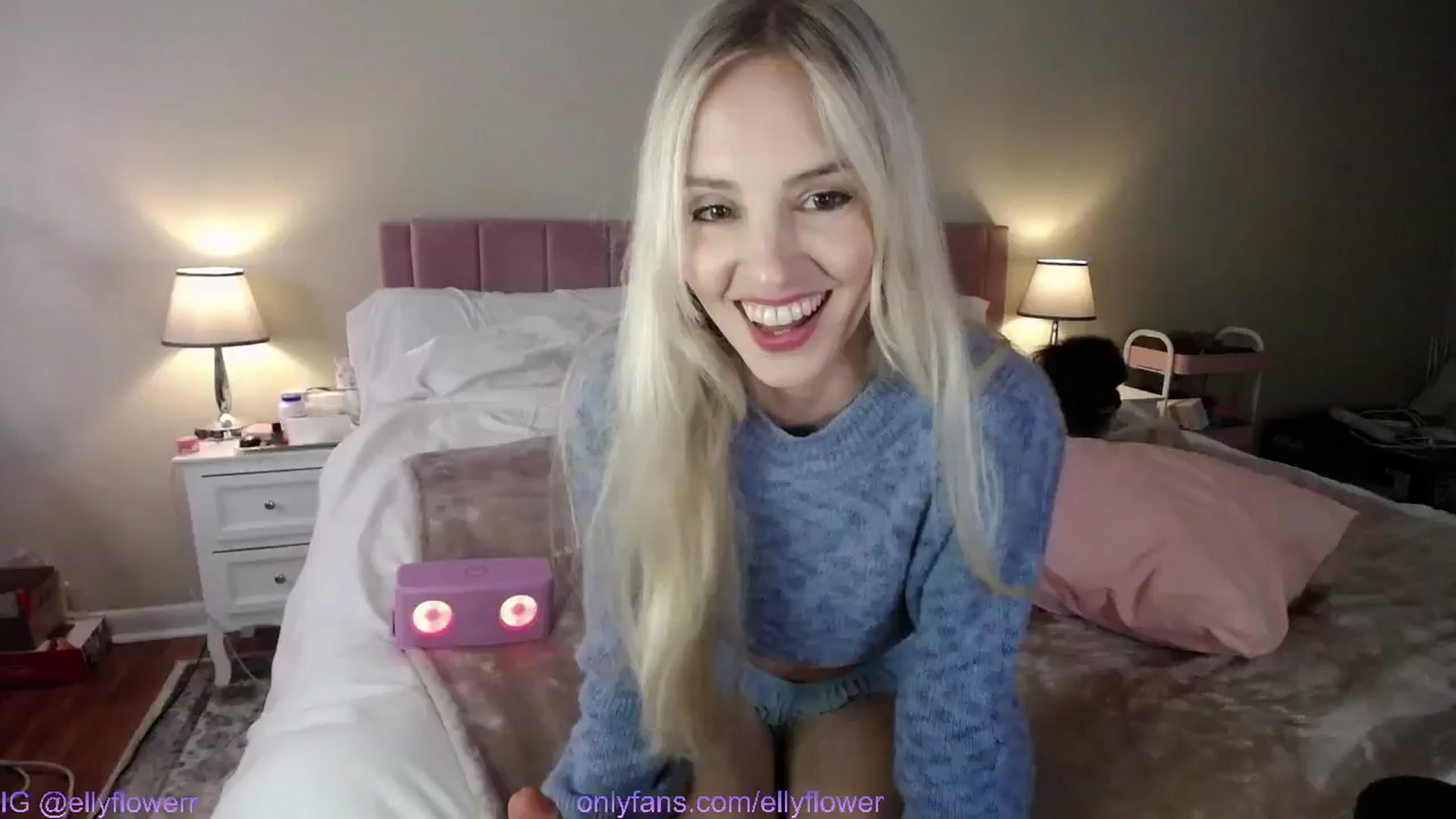 Gallery image thumbnail from Ellyflower's myfreecams stream on, 12/08/2024, 02:48 image 7 of 20