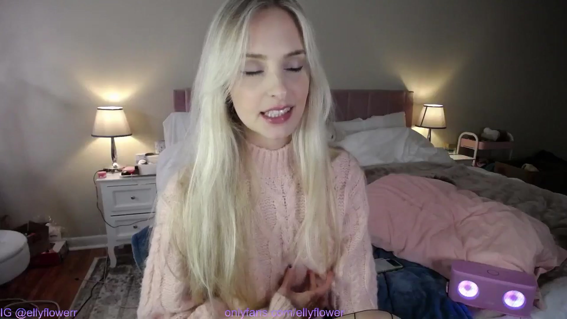 Gallery image thumbnail from Ellyflower's myfreecams stream on, 12/11/2024, 03:13 image 2 of 20