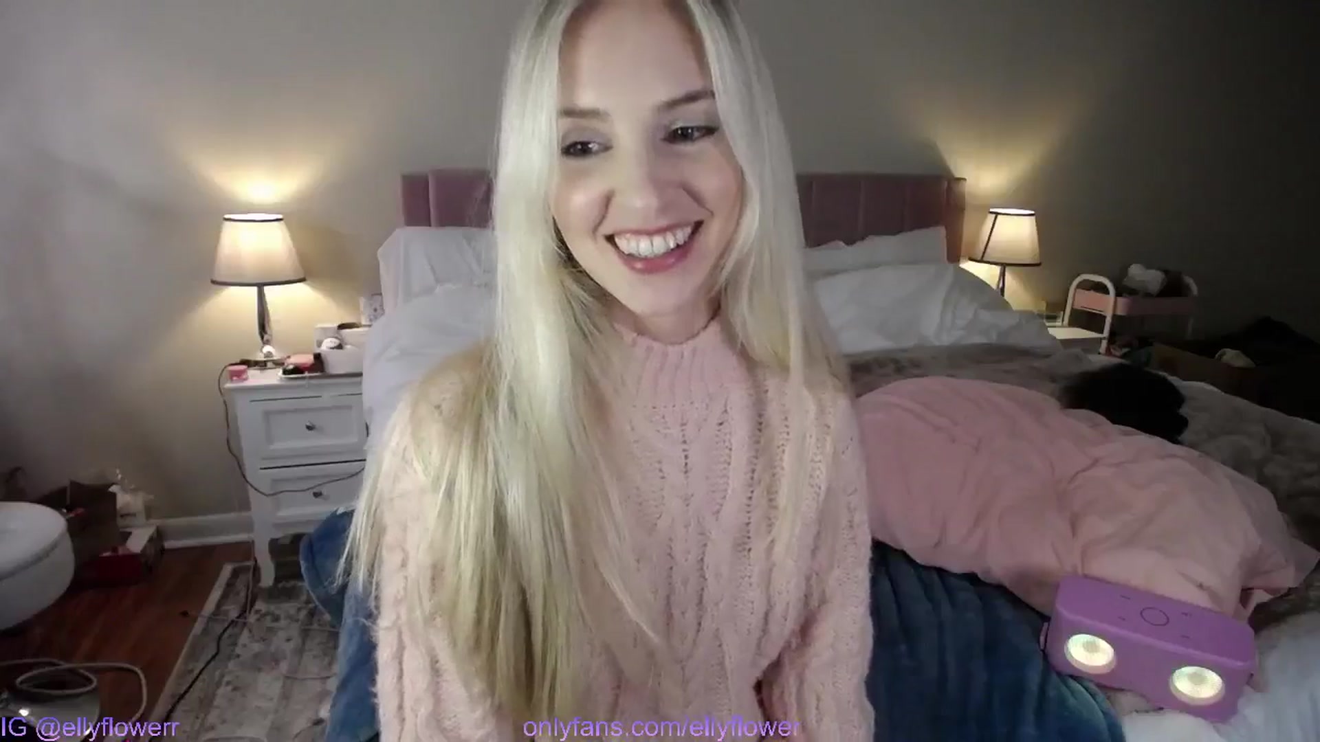 Gallery image thumbnail from Ellyflower's myfreecams stream on, 12/11/2024, 03:13 image 6 of 20