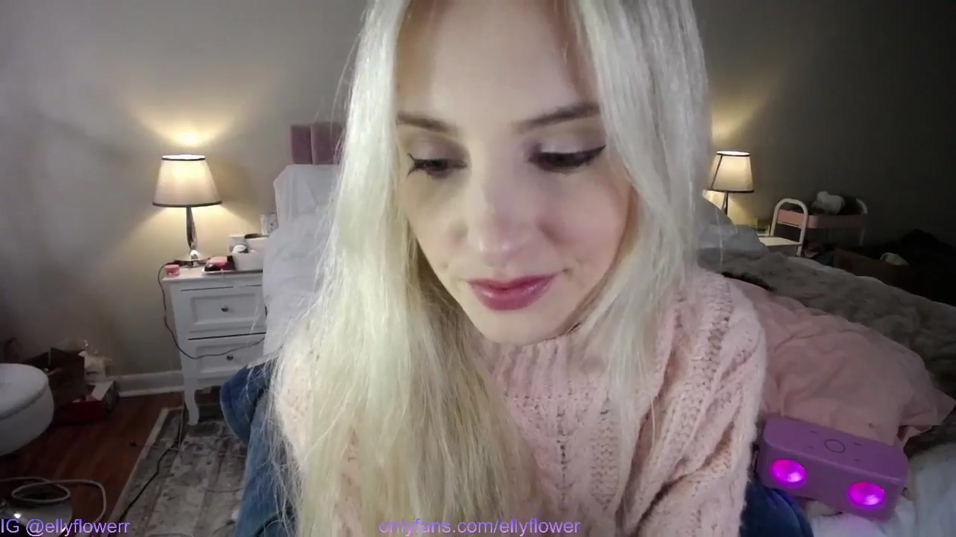 Gallery image thumbnail from Ellyflower's myfreecams stream on, 12/11/2024, 03:13 image 4 of 20