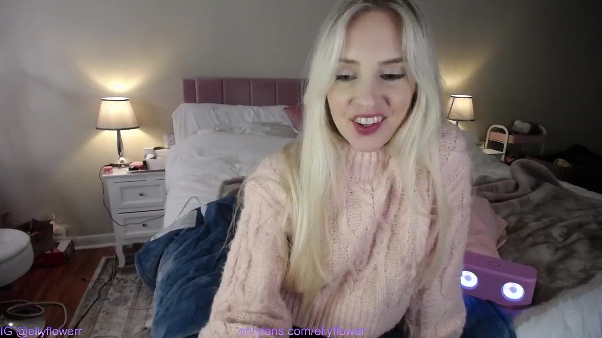 Gallery image thumbnail from Ellyflower's myfreecams stream on, 12/11/2024, 03:13 image 13 of 20