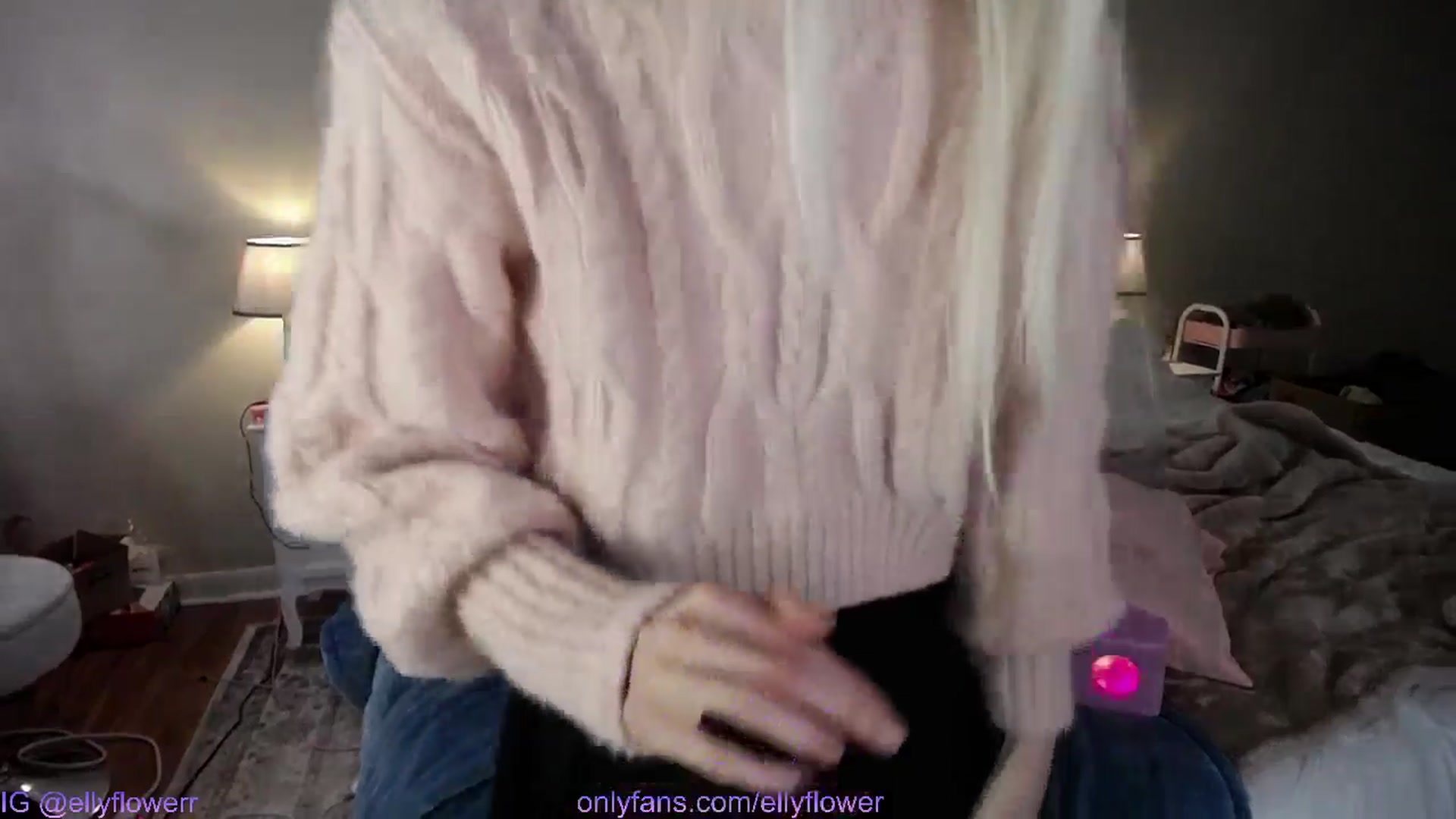 Gallery image thumbnail from Ellyflower's myfreecams stream on, 12/11/2024, 03:13 image 17 of 20