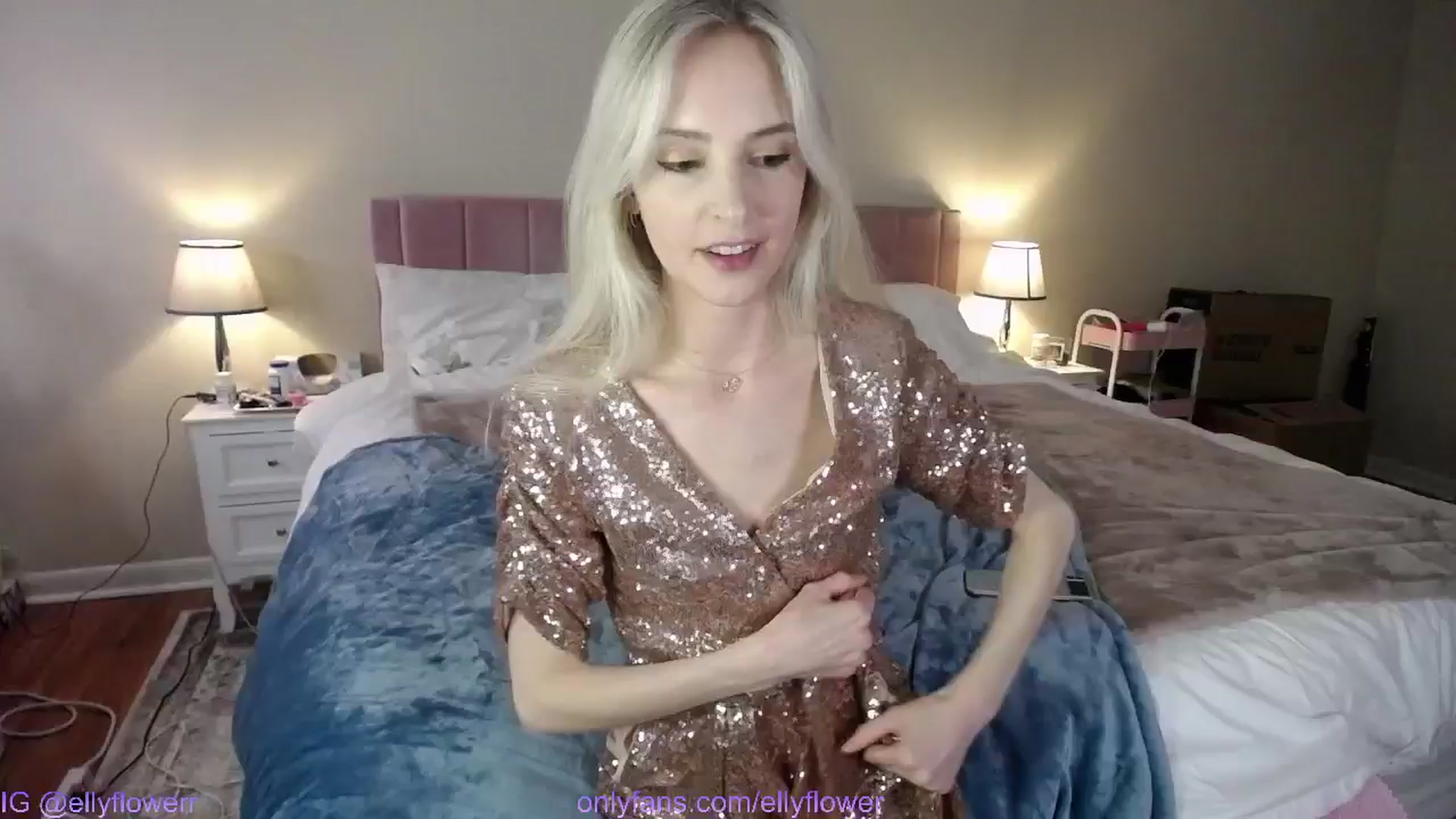 Gallery image thumbnail from Ellyflower's myfreecams stream on, 12/31/2024, 03:34 image 3 of 20