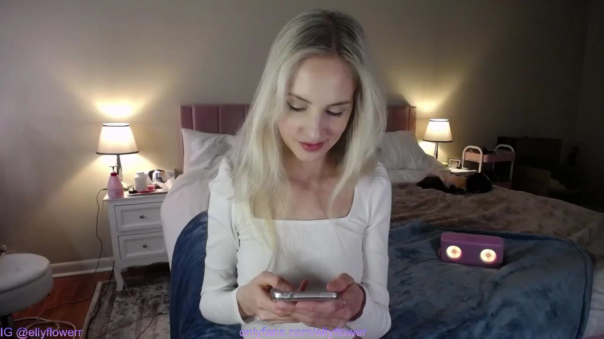 Gallery image thumbnail from Ellyflower's myfreecams stream on, 01/06/2025, 24:01 image 12 of 20
