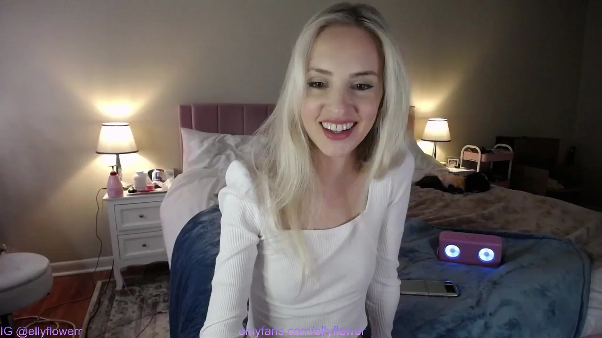 Gallery image thumbnail from Ellyflower's myfreecams stream on, 01/06/2025, 24:01 image 14 of 20