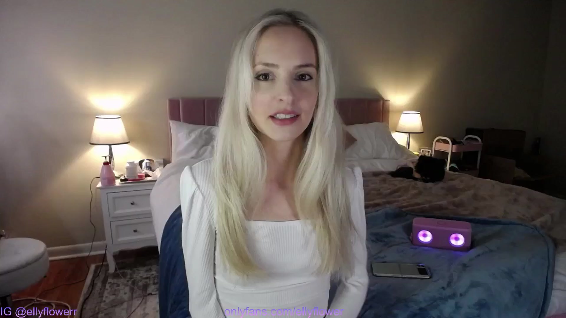 Gallery image thumbnail from Ellyflower's myfreecams stream on, 01/06/2025, 24:01 image 20 of 20