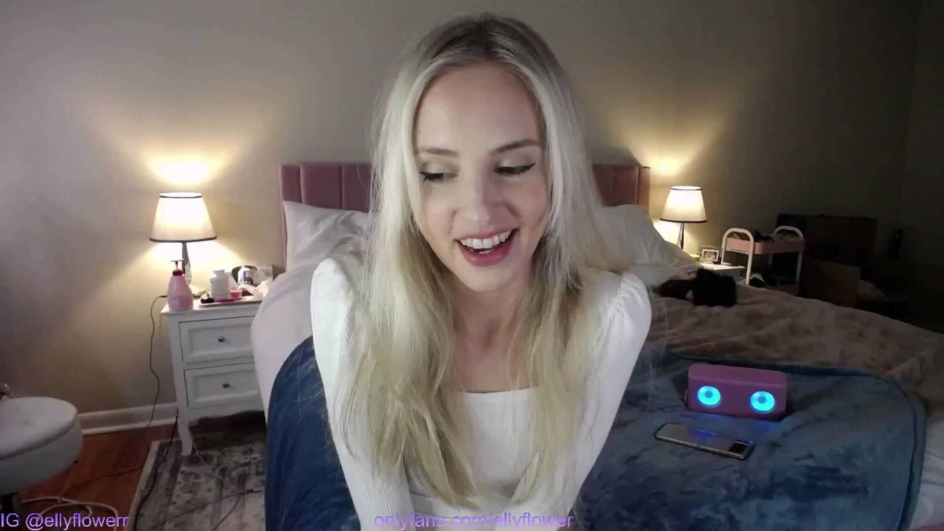 Gallery image thumbnail from Ellyflower's myfreecams stream on, 01/06/2025, 02:40 image 2 of 20