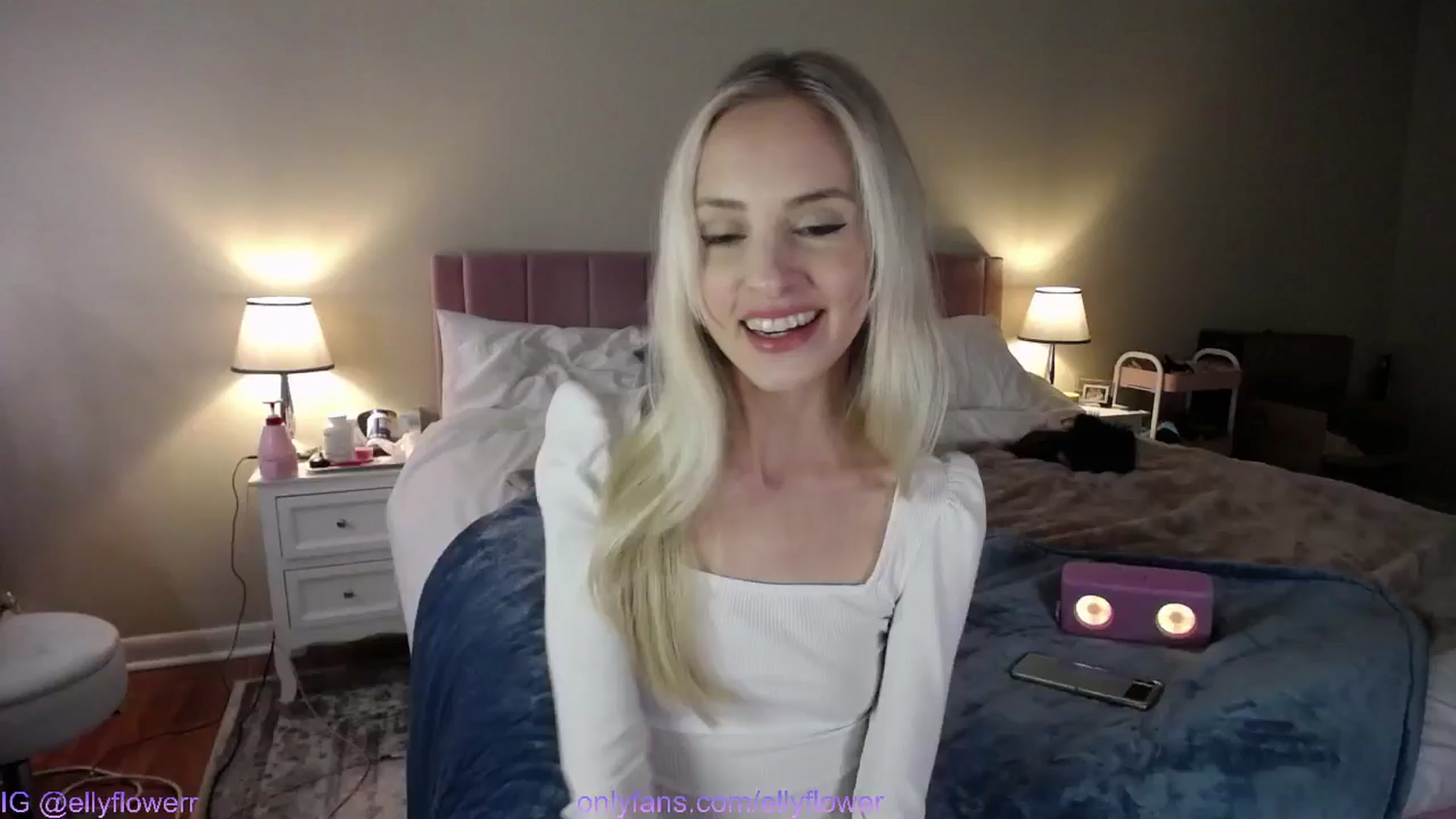 Gallery image thumbnail from Ellyflower's myfreecams stream on, 01/06/2025, 02:40 image 1 of 20