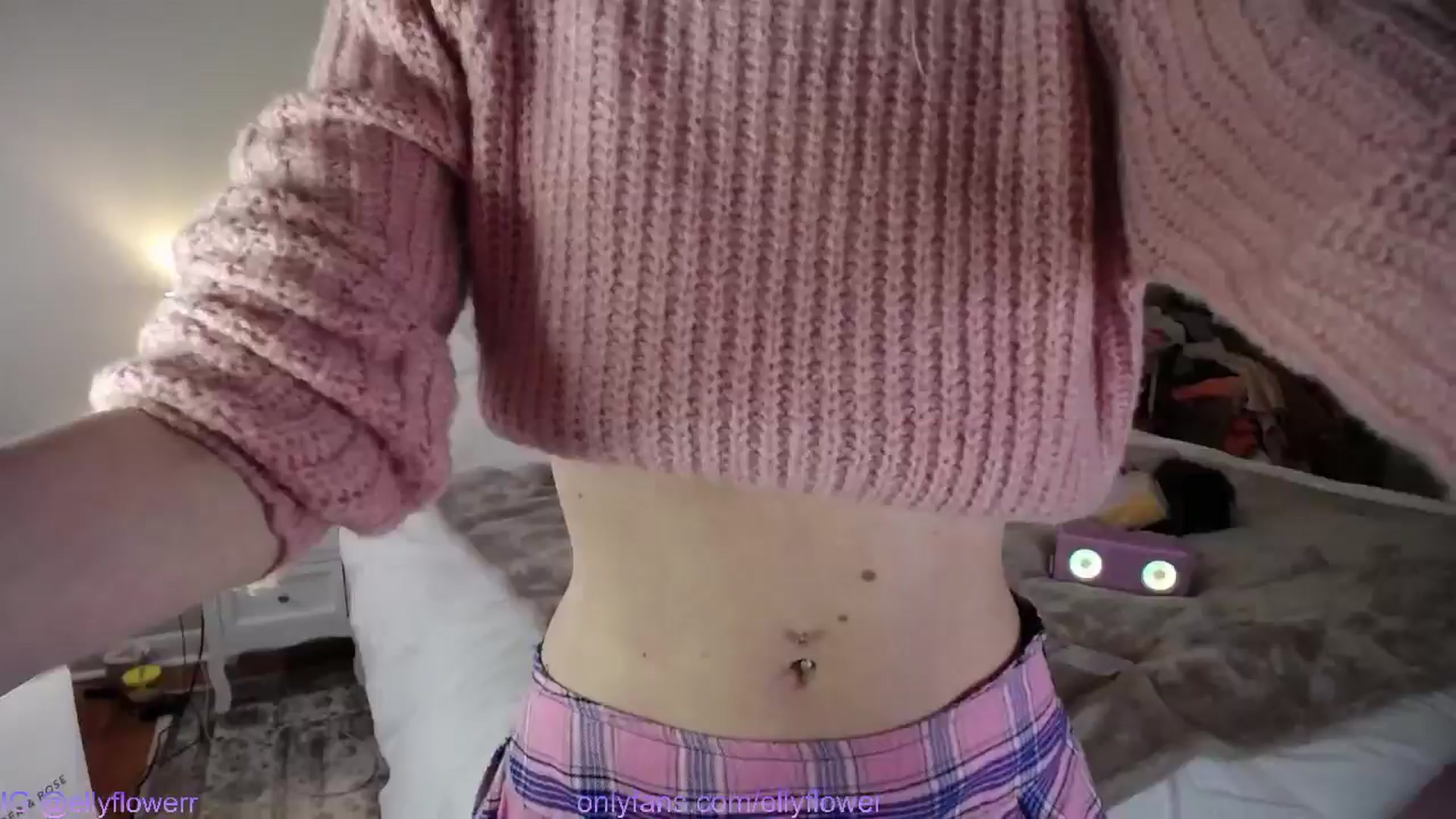 Gallery image thumbnail from Ellyflower's myfreecams stream on, 02/16/2025, 24:02 image 14 of 20
