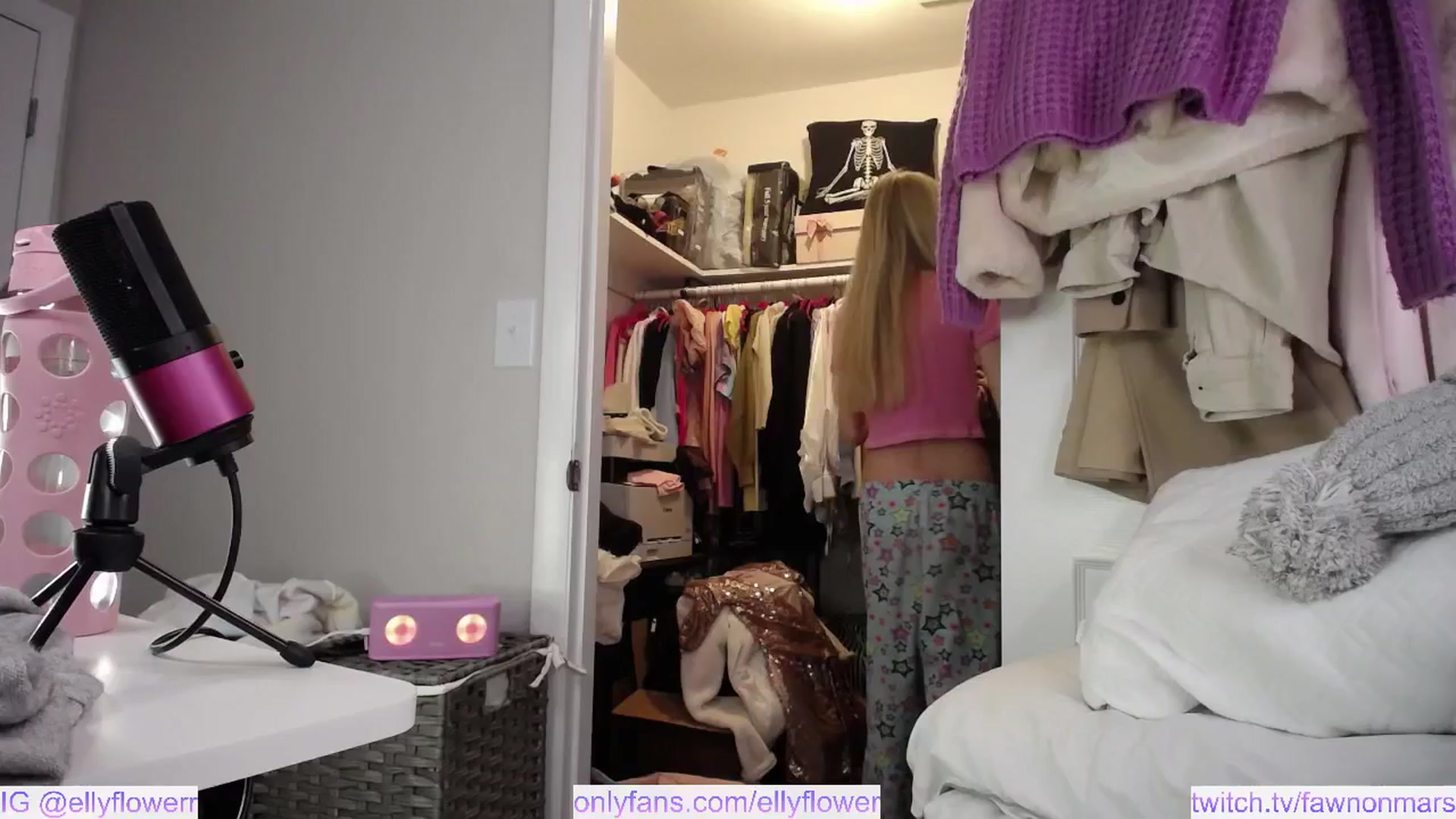 Gallery image thumbnail from Ellyflower's myfreecams stream on, 03/20/2025, 01:56 image 1 of 20