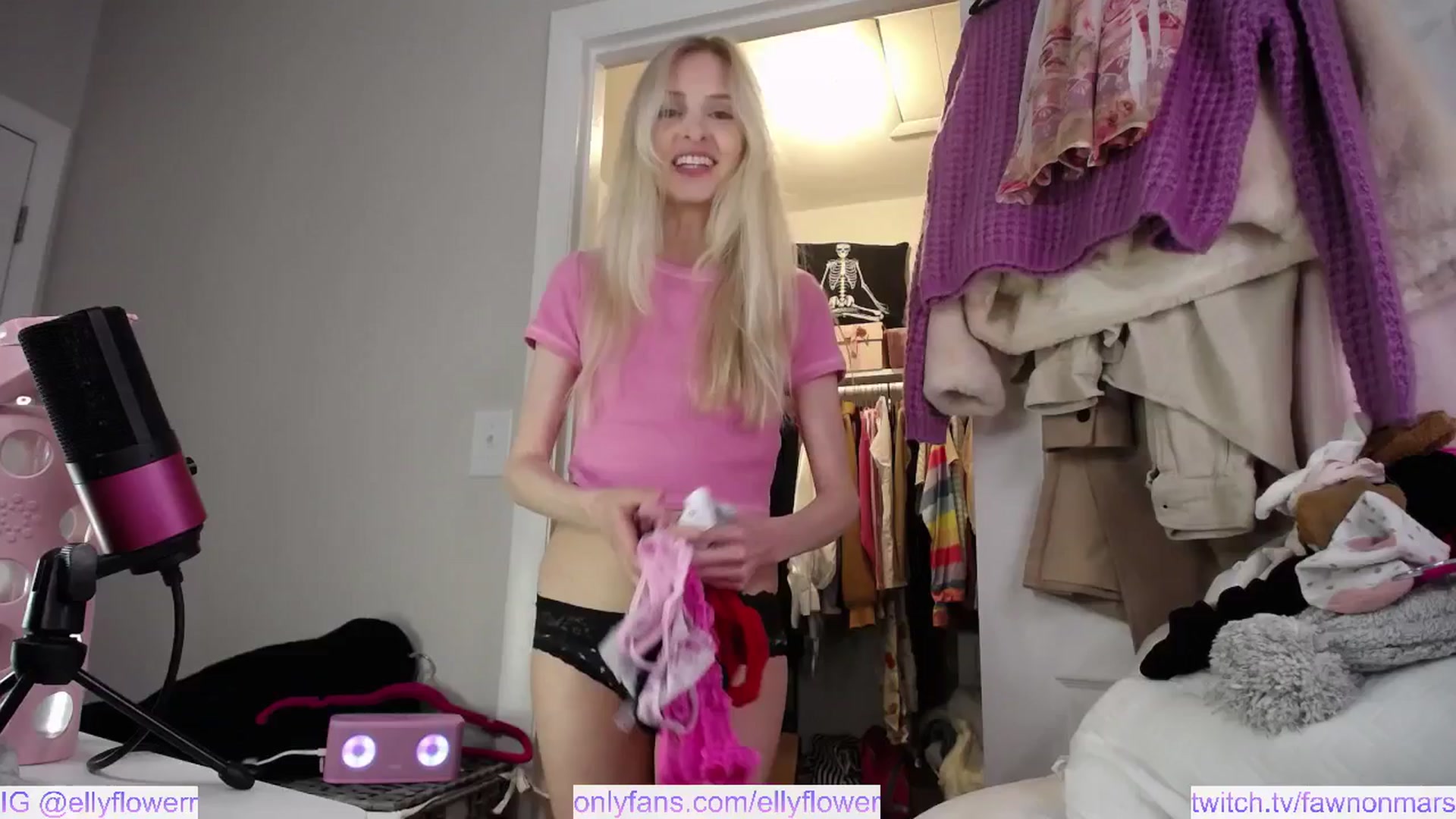 Gallery image thumbnail from Ellyflower's myfreecams stream on, 03/20/2025, 01:56 image 11 of 20