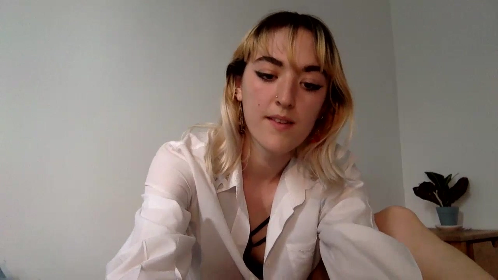 Gallery image thumbnail from Eloise_2001's myfreecams stream on, 07/02/2023, 21:52 image 16 of 20