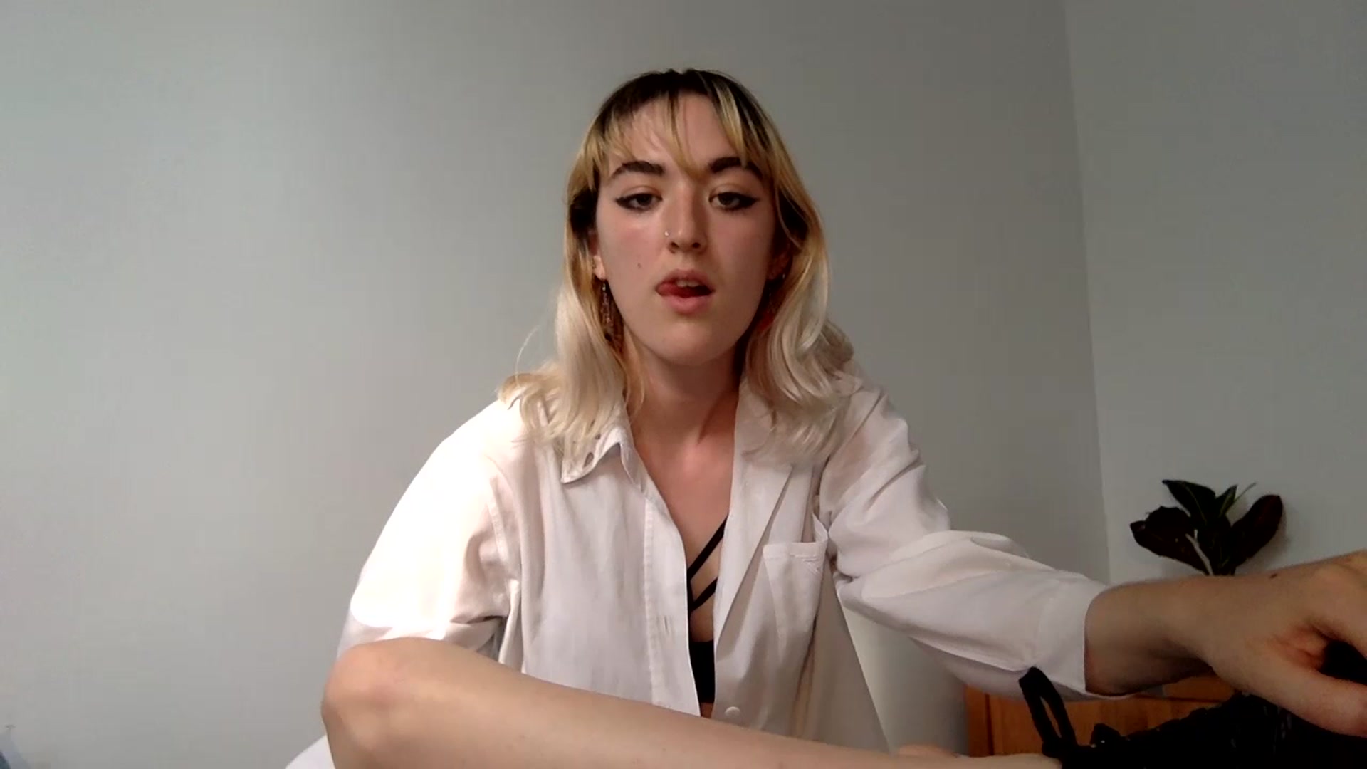 Gallery image thumbnail from Eloise_2001's myfreecams stream on, 07/02/2023, 21:52 image 15 of 20