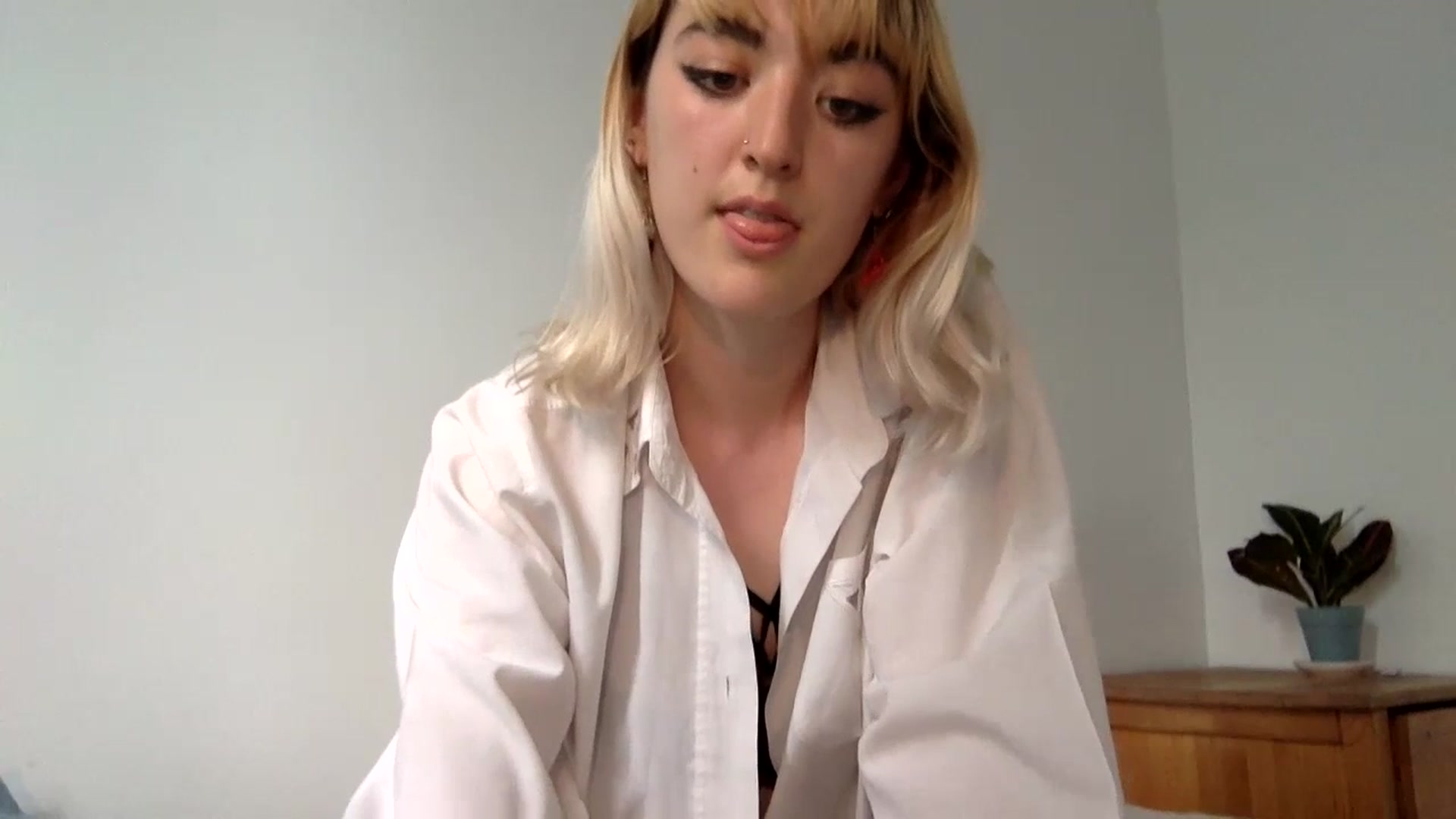 Gallery image thumbnail from Eloise_2001's myfreecams stream on, 07/02/2023, 21:52 image 10 of 20