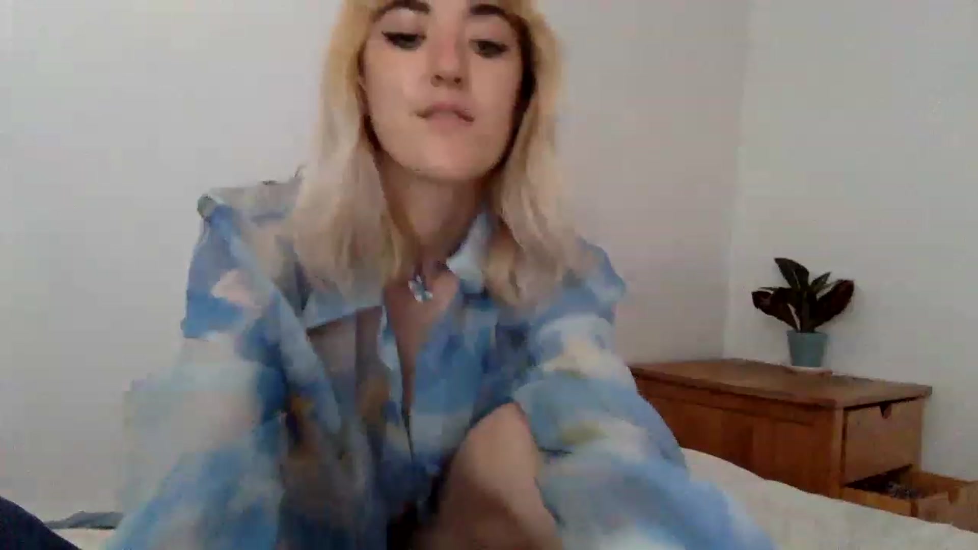 Gallery image thumbnail from Eloise_2001's myfreecams stream on, 07/05/2023, 21:27 image 5 of 20