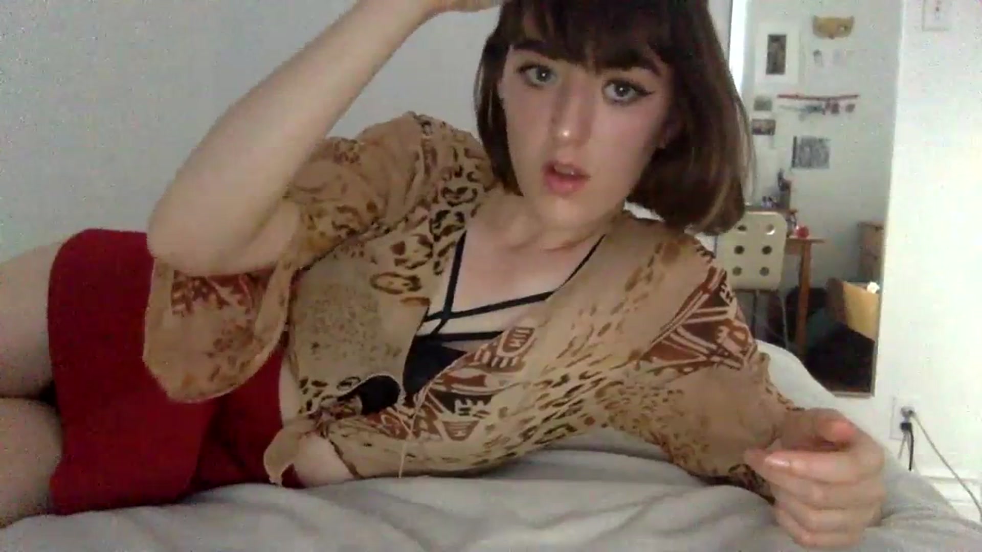 Gallery image thumbnail from Eloise_2001's myfreecams stream on, 08/21/2023, 21:10 image 17 of 20