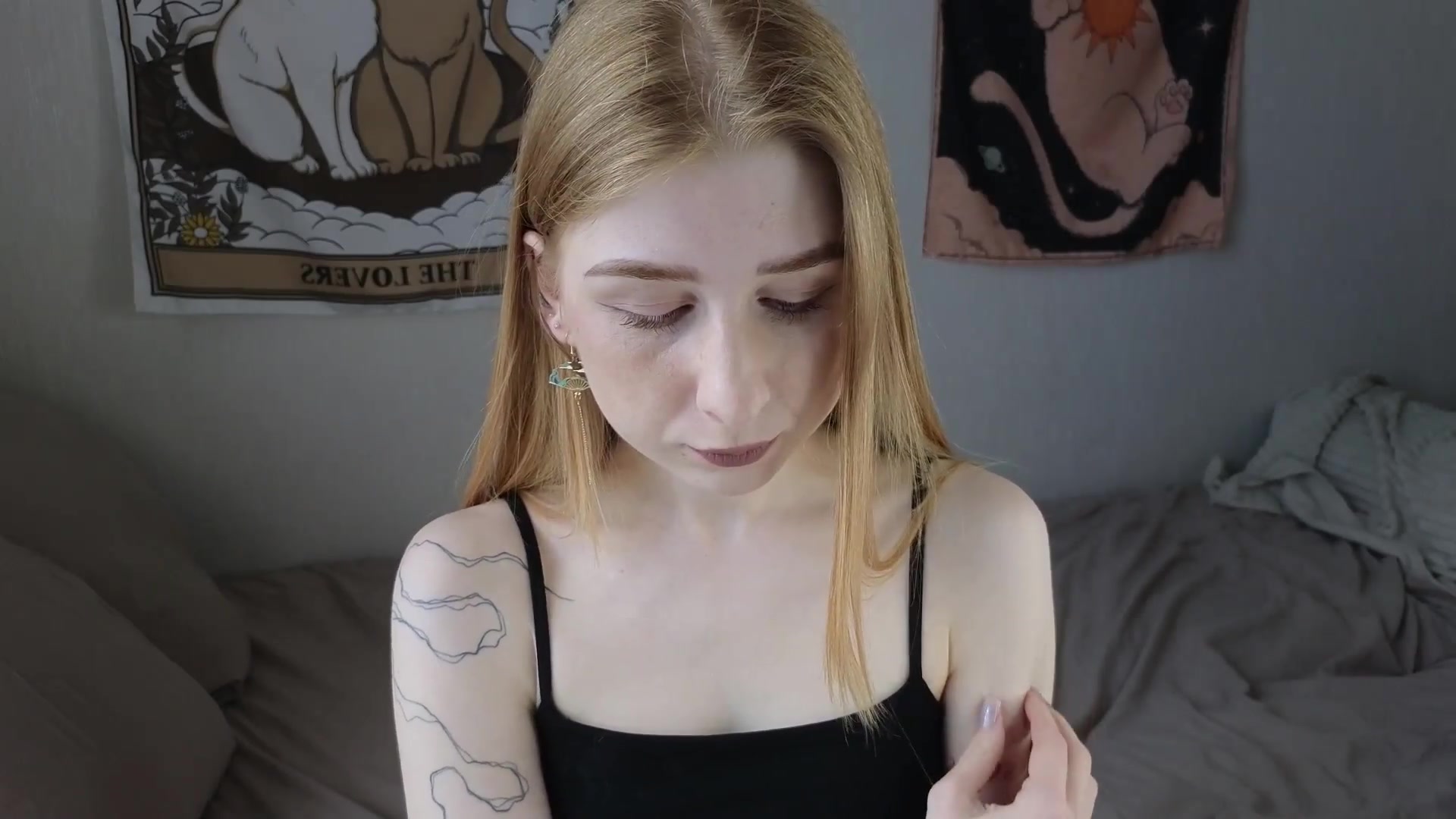 Gallery image thumbnail from ElonaGinger's myfreecams stream on, 05/28/2026, 13:36 image 10 of 20
