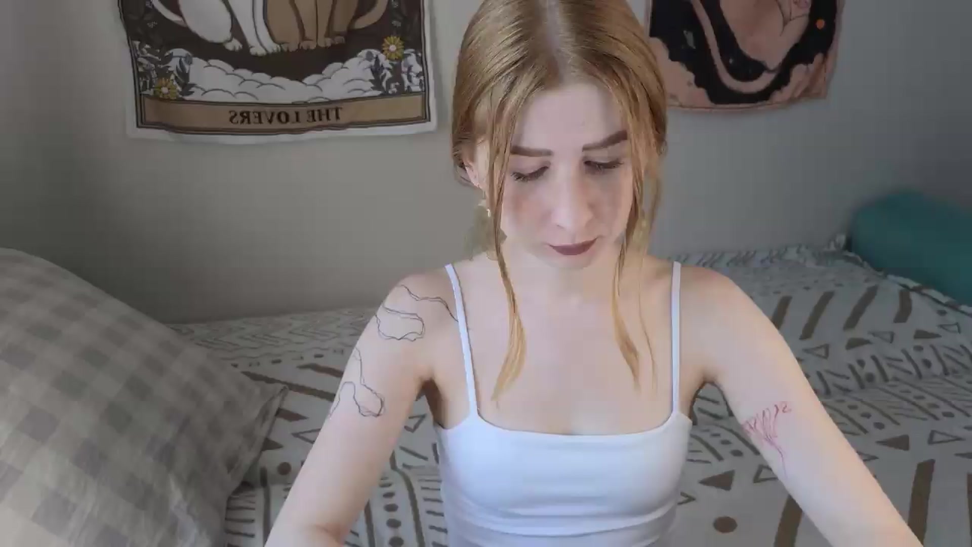 Gallery image thumbnail from ElonaGinger's myfreecams stream on, 08/05/2026, 13:48 image 10 of 20