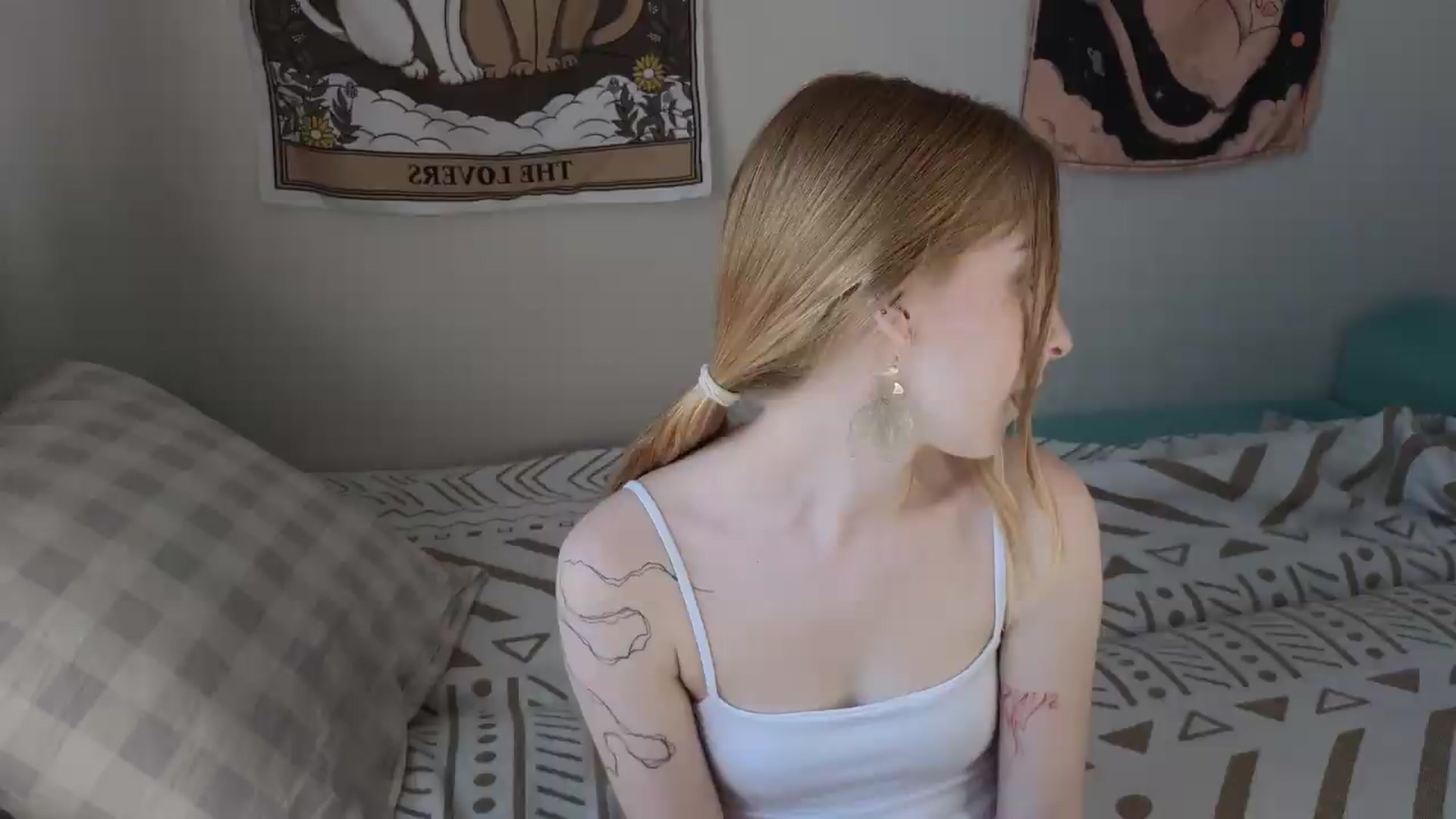 Gallery image thumbnail from ElonaGinger's myfreecams stream on, 08/05/2026, 13:48 image 16 of 20