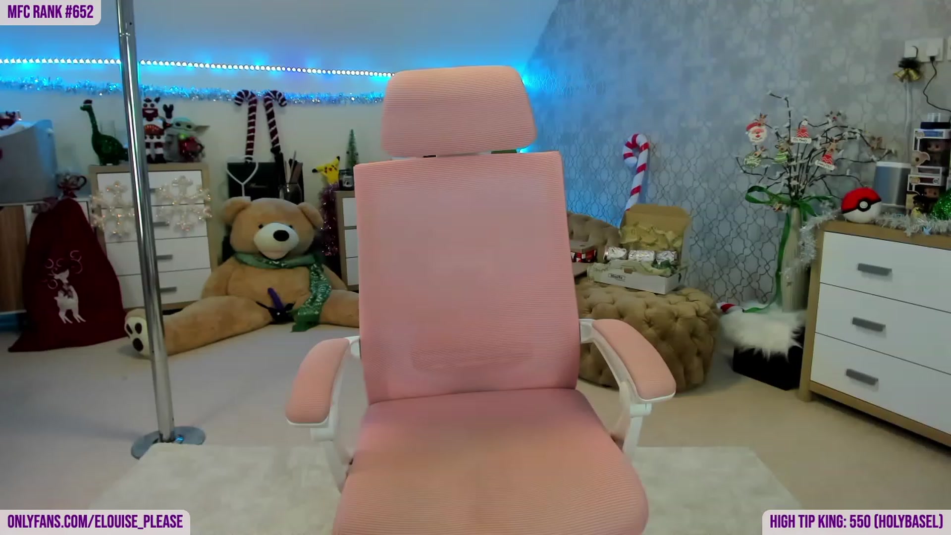 Gallery image thumbnail from ElouisePlease's myfreecams stream on, 12/15/2022, 16:26 image 14 of 20