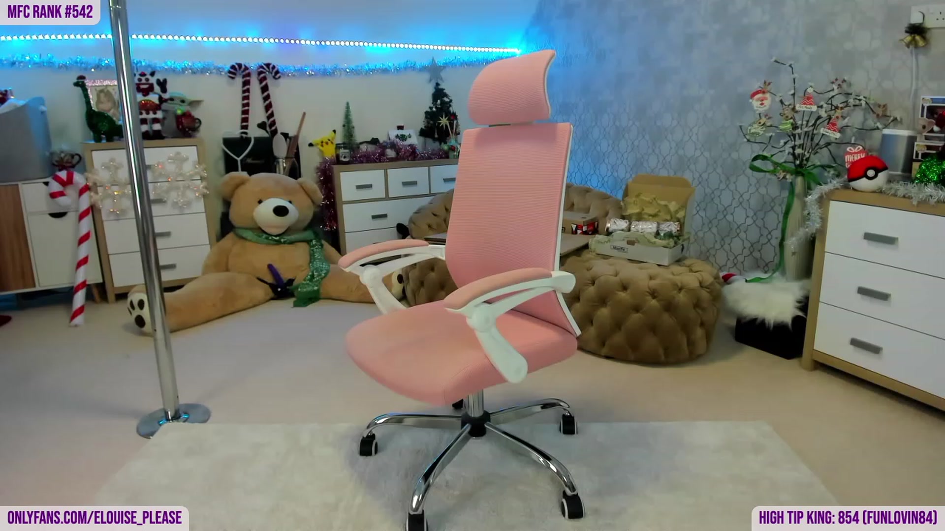 Gallery image thumbnail from ElouisePlease's myfreecams stream on, 12/16/2022, 16:38 image 16 of 20
