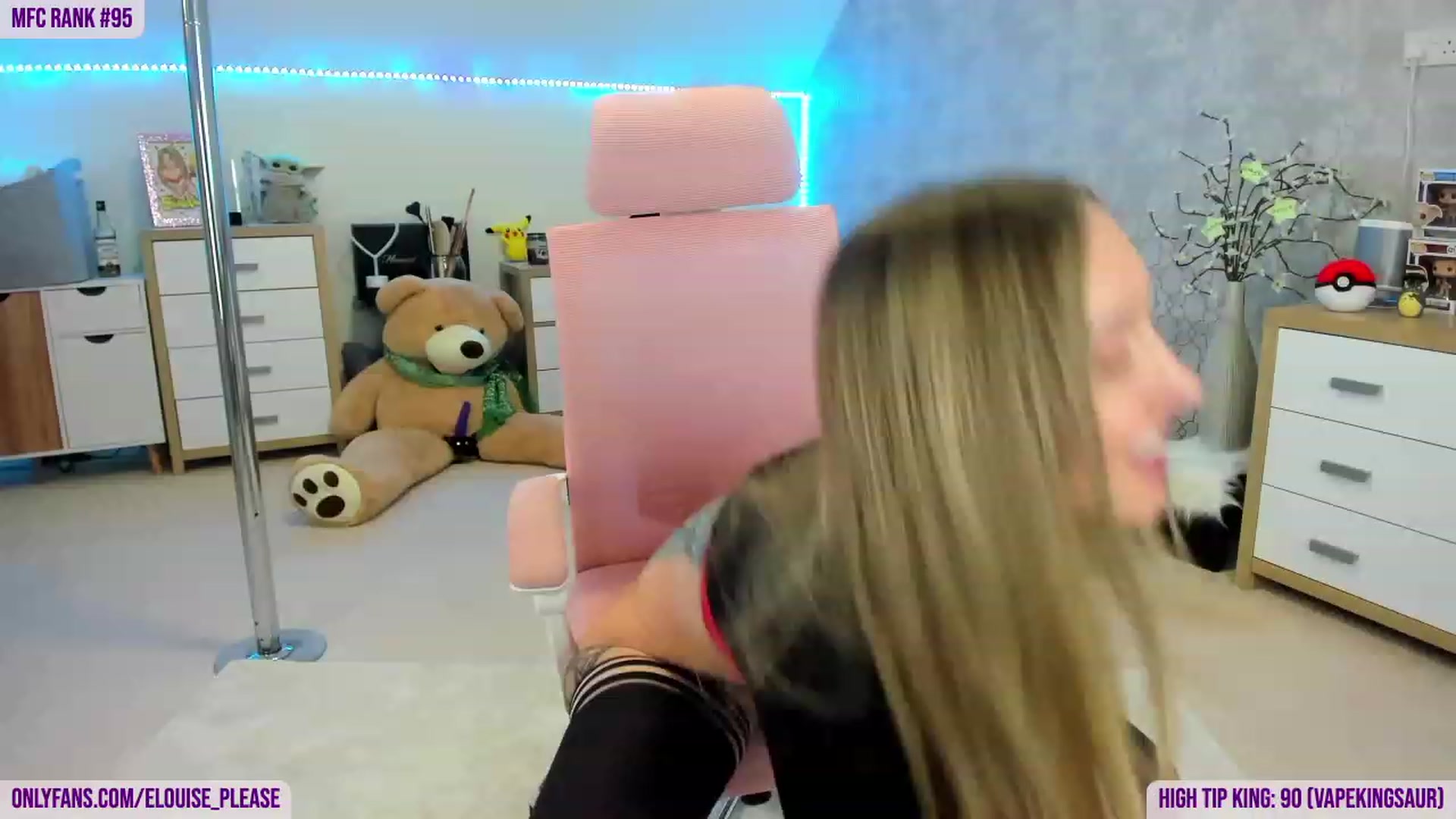Gallery image thumbnail from ElouisePlease's myfreecams stream on, 01/03/2023, 12:21 image 9 of 20