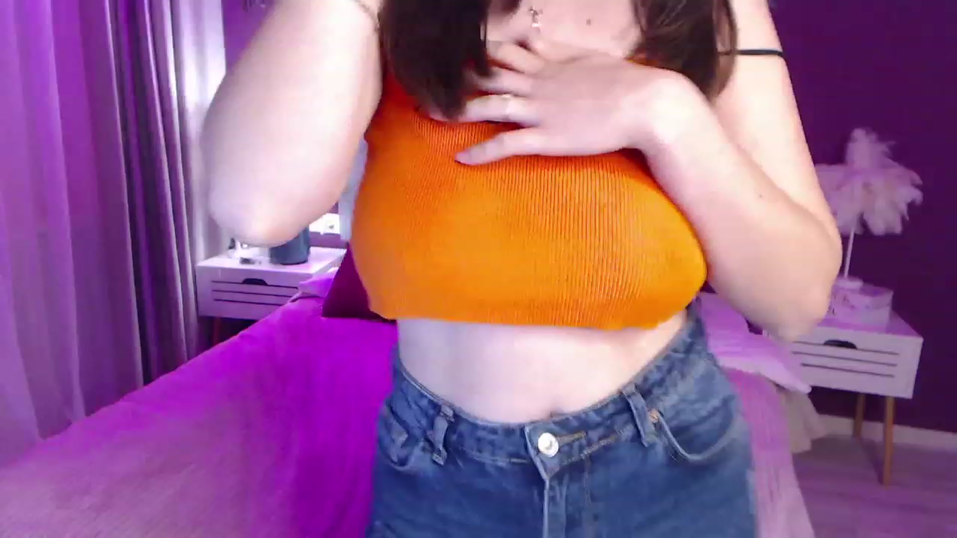 Gallery image thumbnail from ElsaJones's myfreecams stream on, 11/18/2022, 20:08 image 18 of 20
