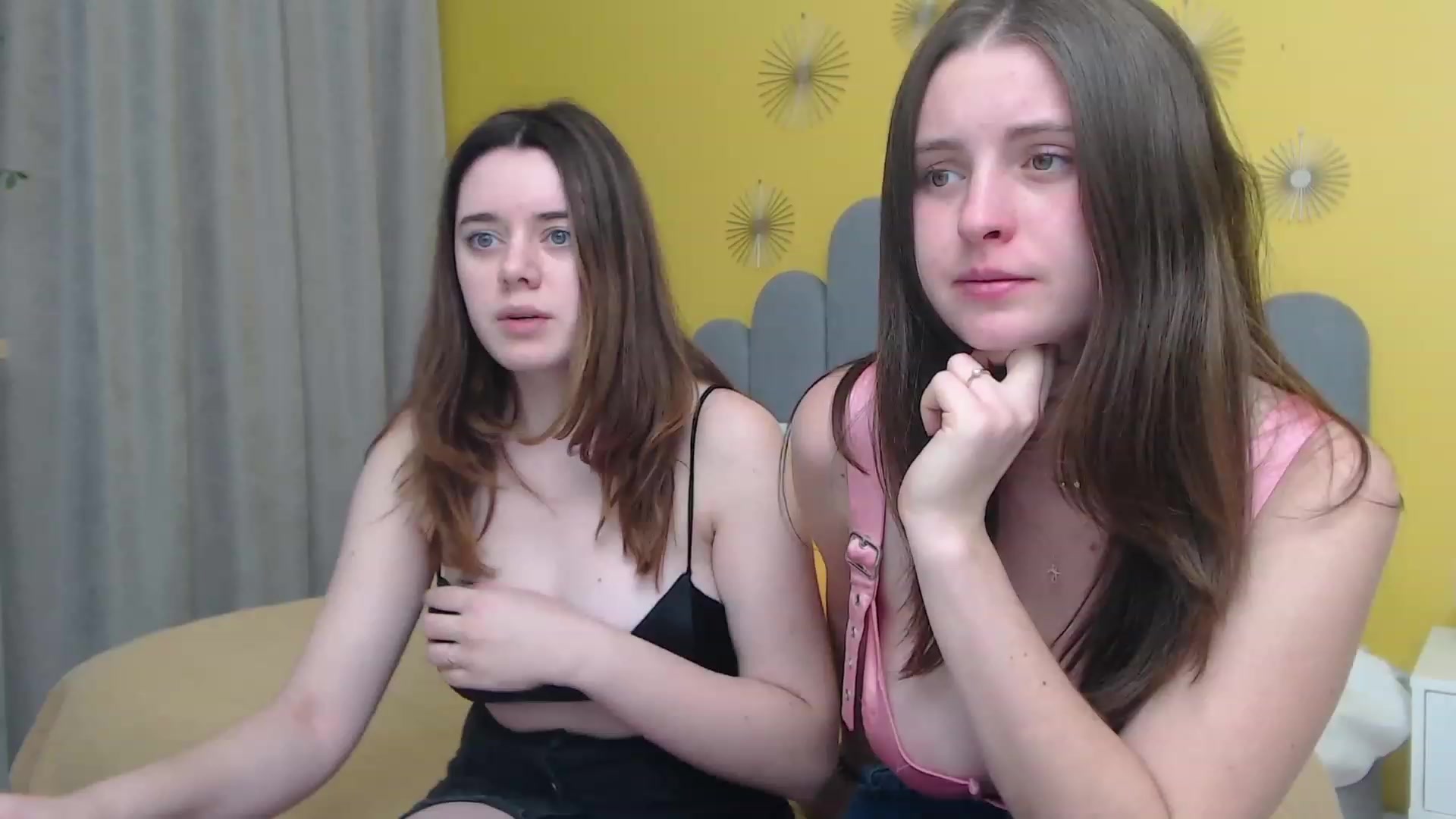 Gallery image thumbnail from ElsaJones's myfreecams stream on, 11/23/2022, 15:04 image 4 of 20