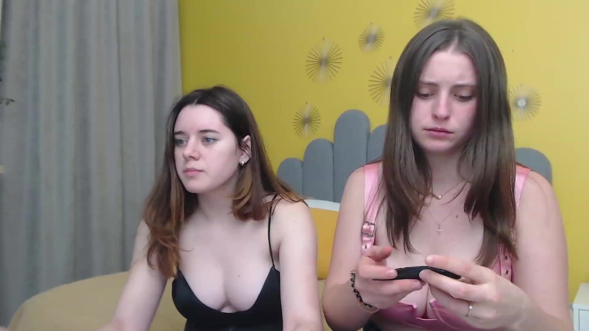 Gallery image thumbnail from ElsaJones's myfreecams stream on, 11/23/2022, 15:04 image 6 of 20