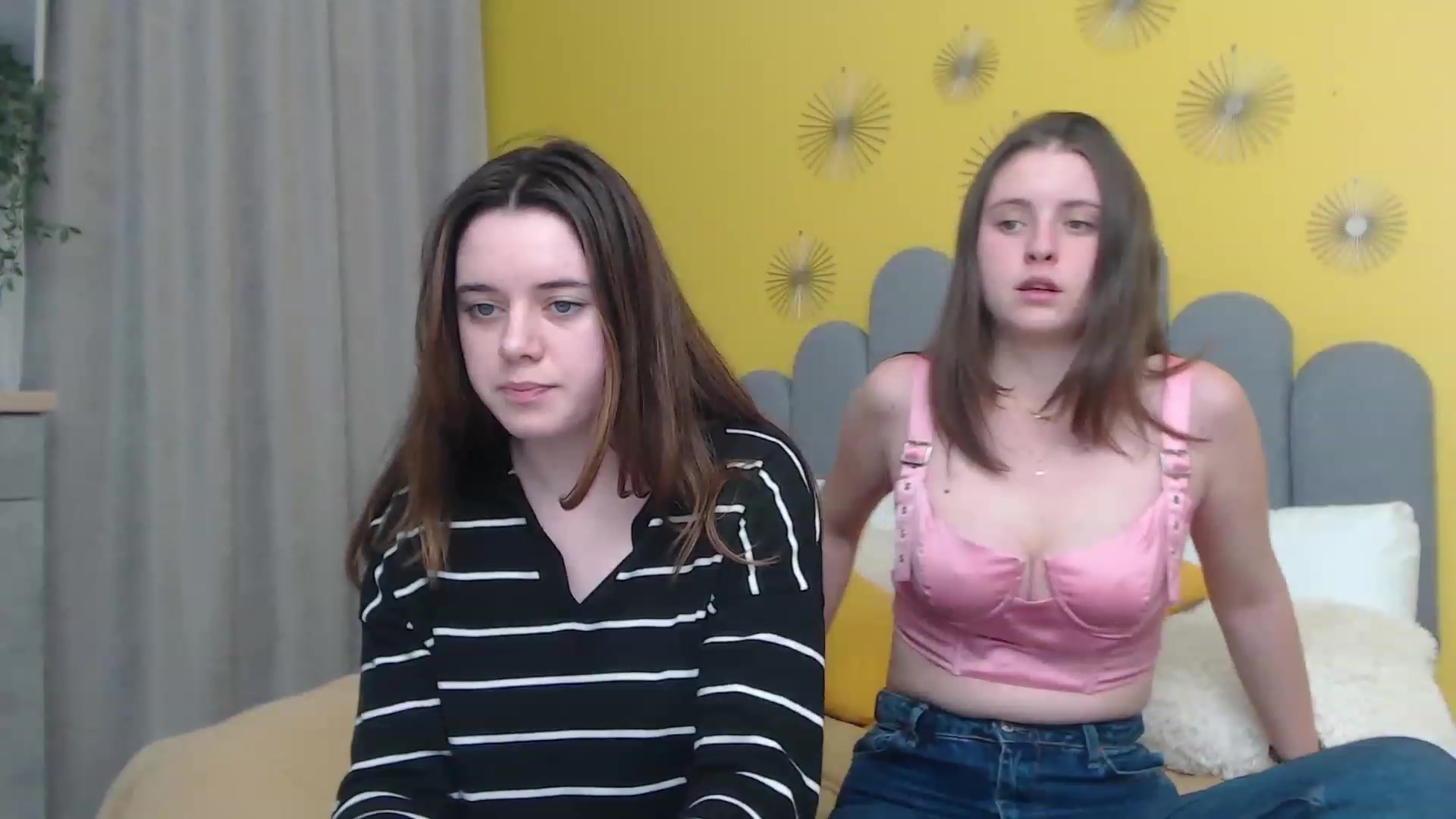 Gallery image thumbnail from ElsaJones's myfreecams stream on, 11/23/2022, 18:02 image 19 of 20