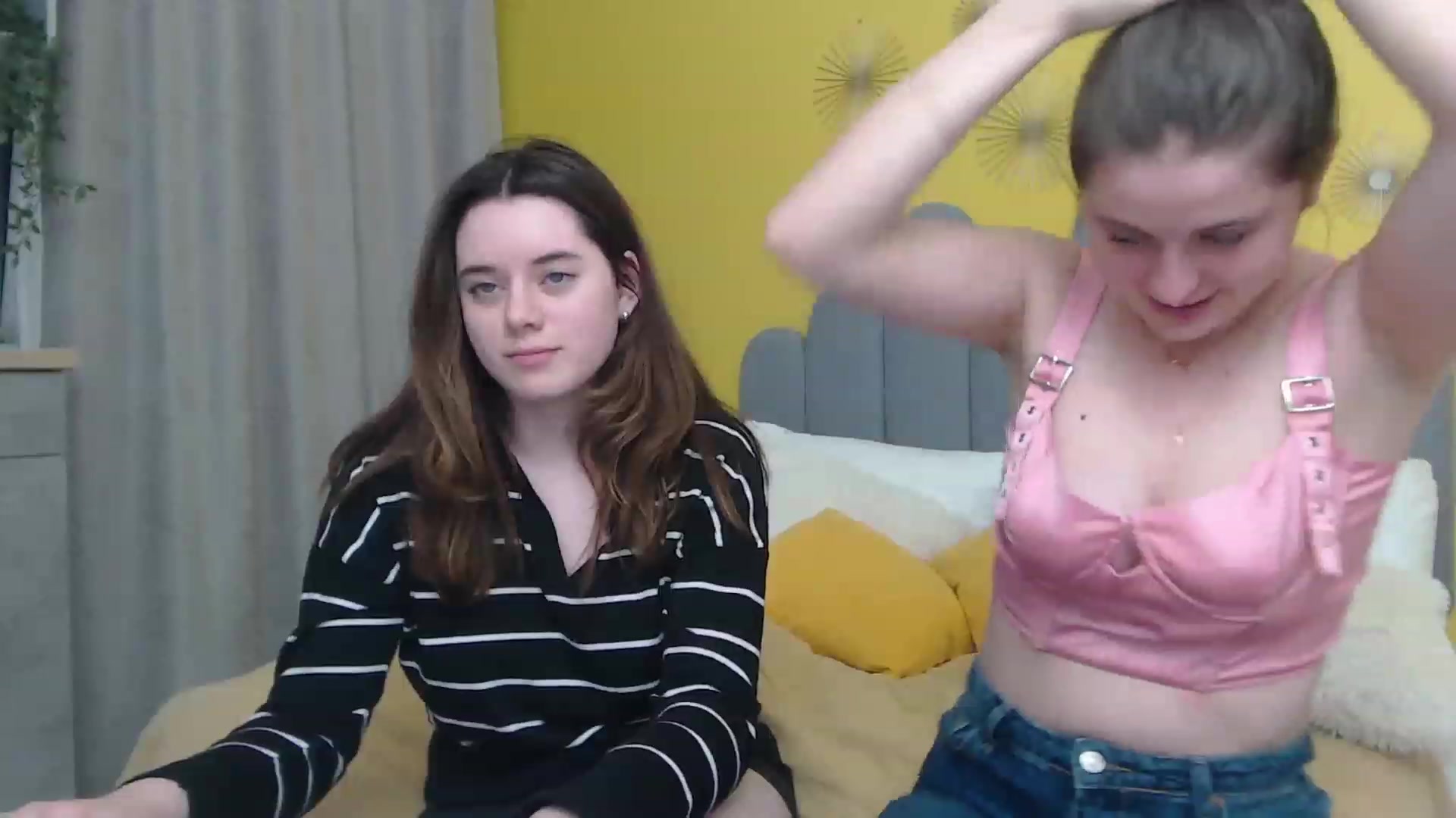 Gallery image thumbnail from ElsaJones's myfreecams stream on, 11/23/2022, 18:02 image 14 of 20