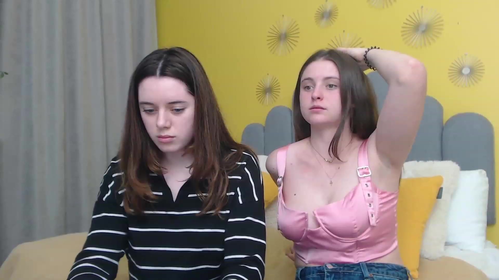 Gallery image thumbnail from ElsaJones's myfreecams stream on, 11/23/2022, 18:59 image 17 of 20